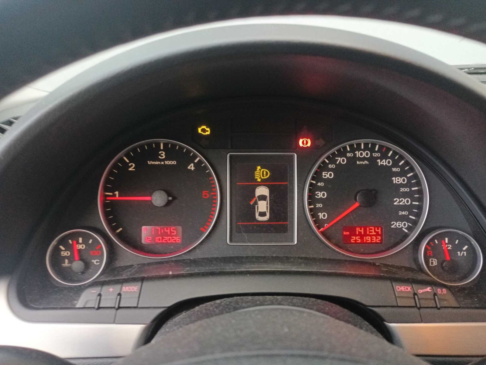 Audi A4, 2.0 TDI, Automatická klima - fotka 3