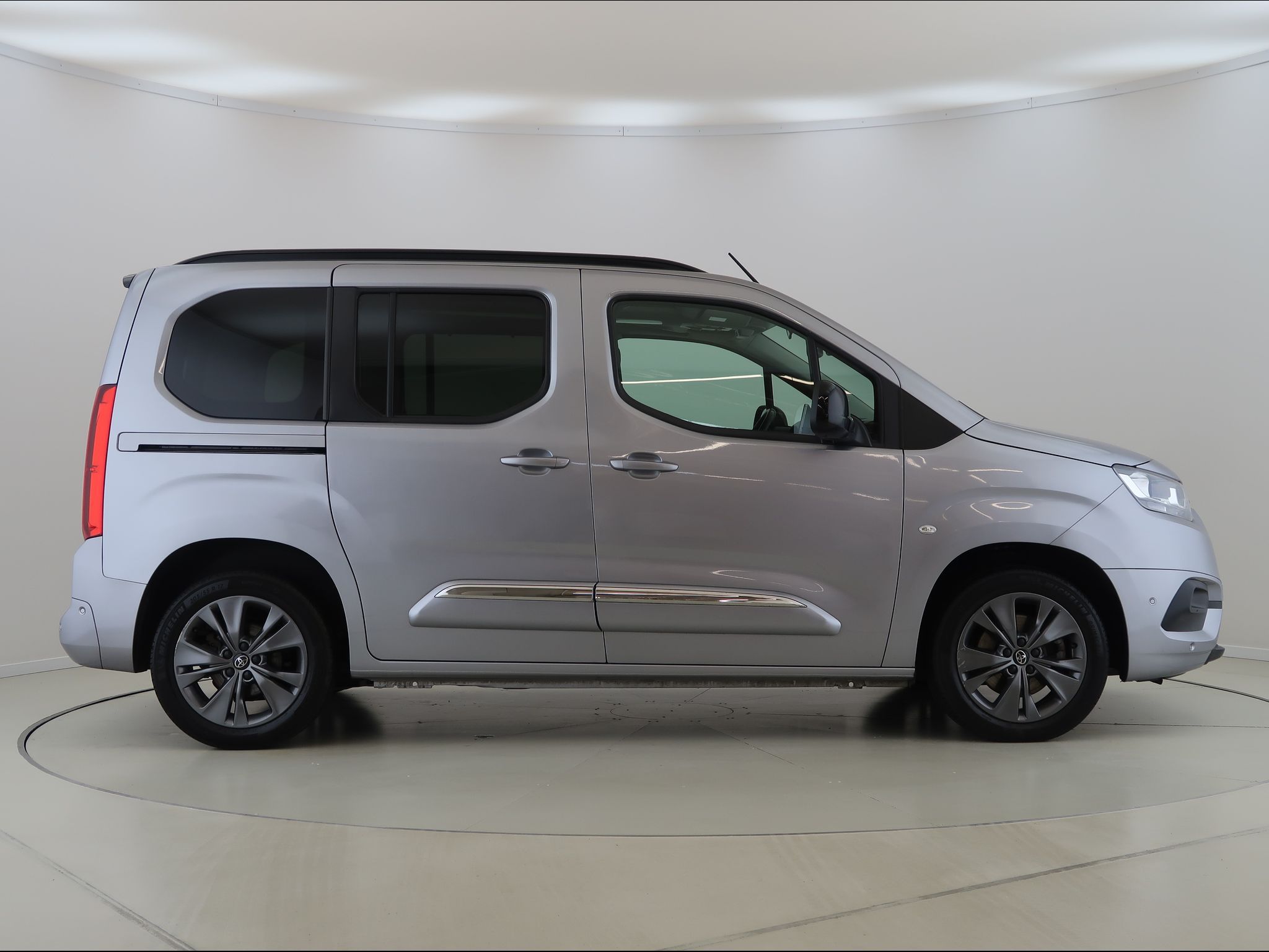 Toyota Proace, 1.5,D-4D,Family,Automat,CZ,1M - fotka 4