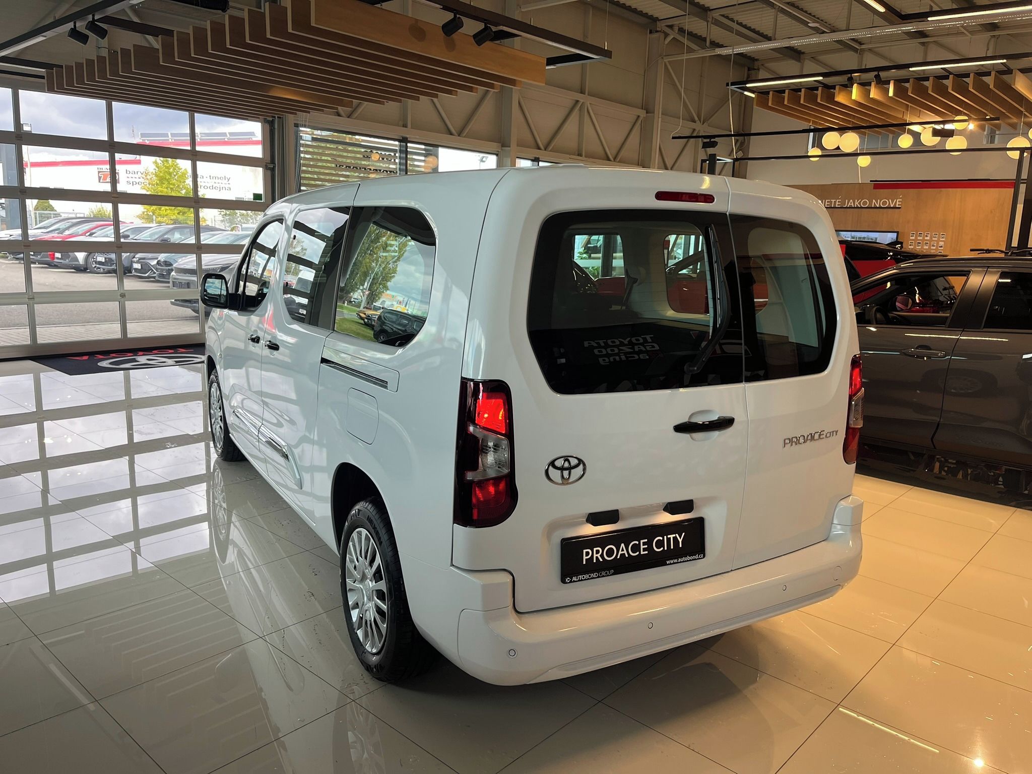 Toyota Proace City Verso, 1.2L 6MT Business - fotka 6