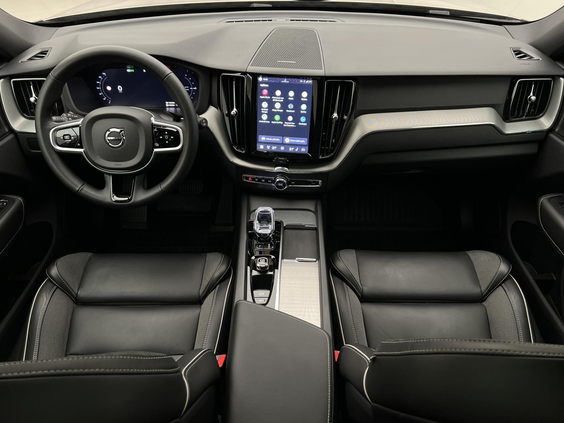 Volvo XC60, T6 AWD DARK PLUS RECHARGE AUT - fotka 2