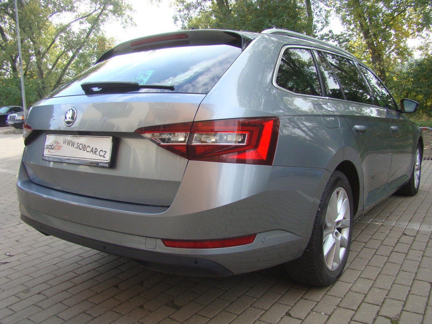 Škoda Superb, 1.6 TDi DSG - fotka 4