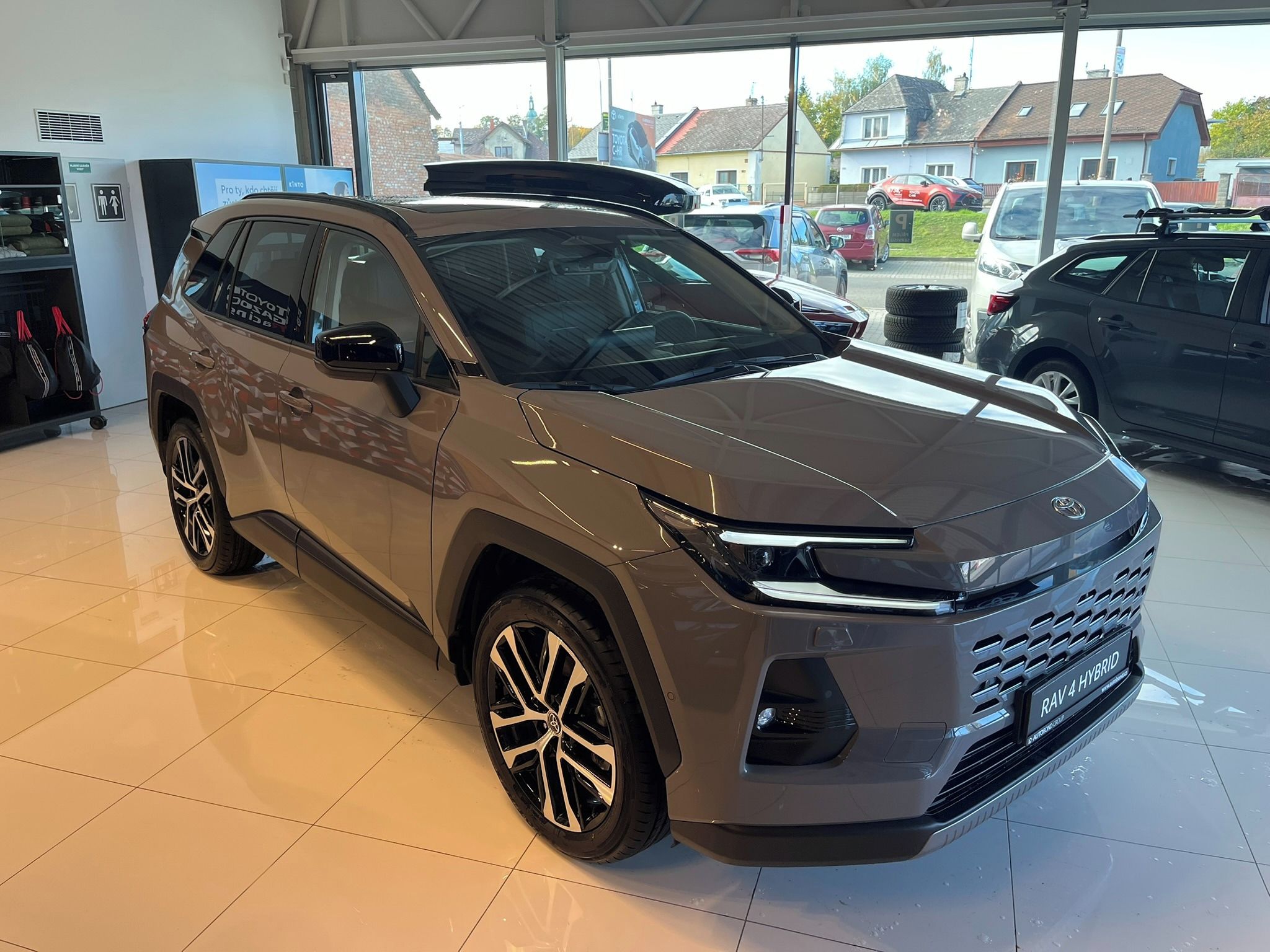 Toyota Rav4, 2.5L PHEV 4x4 Executive - fotka 3