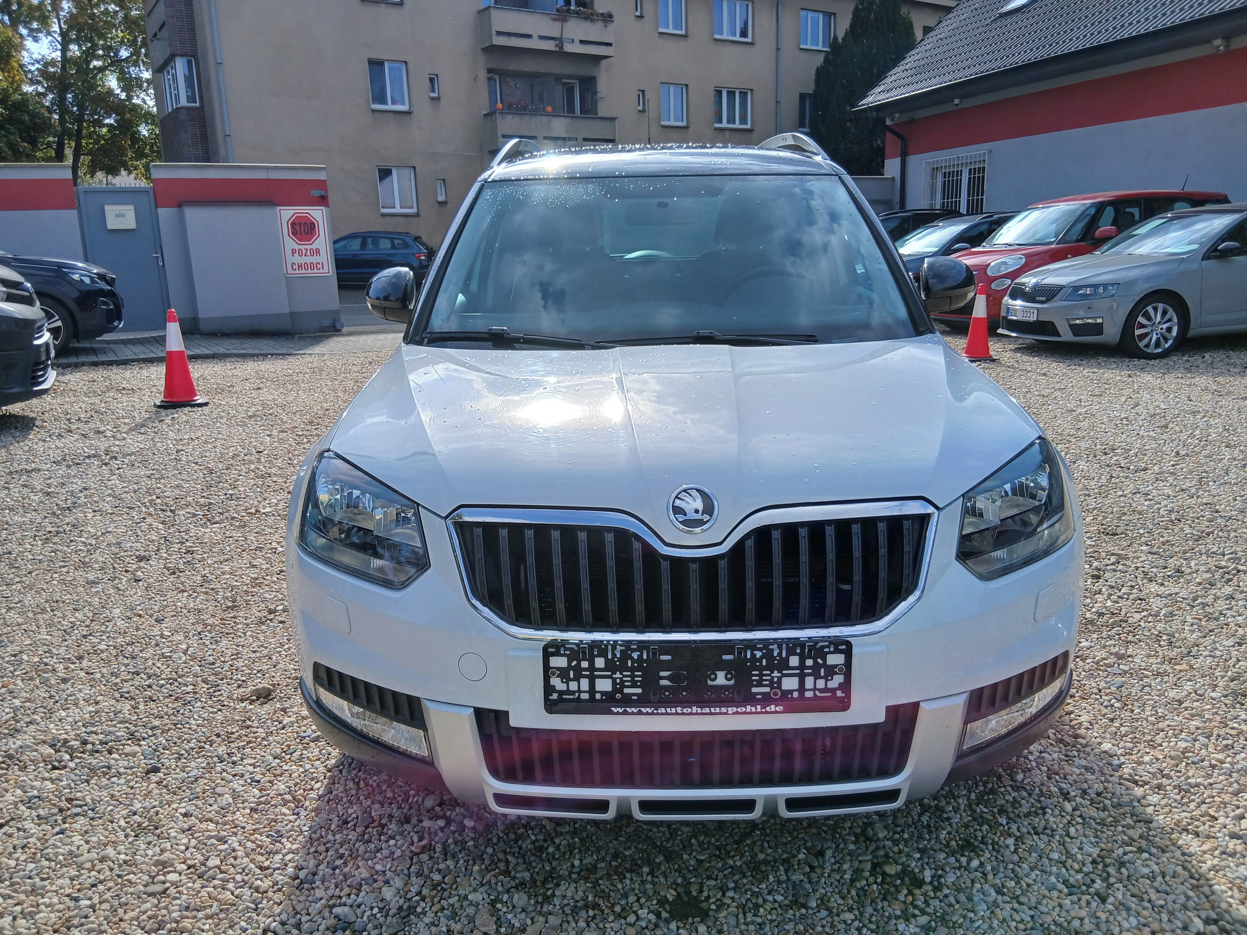 Škoda Yeti, 1.4TSi 90KW Ambi, S.Knih Tažné - fotka 2