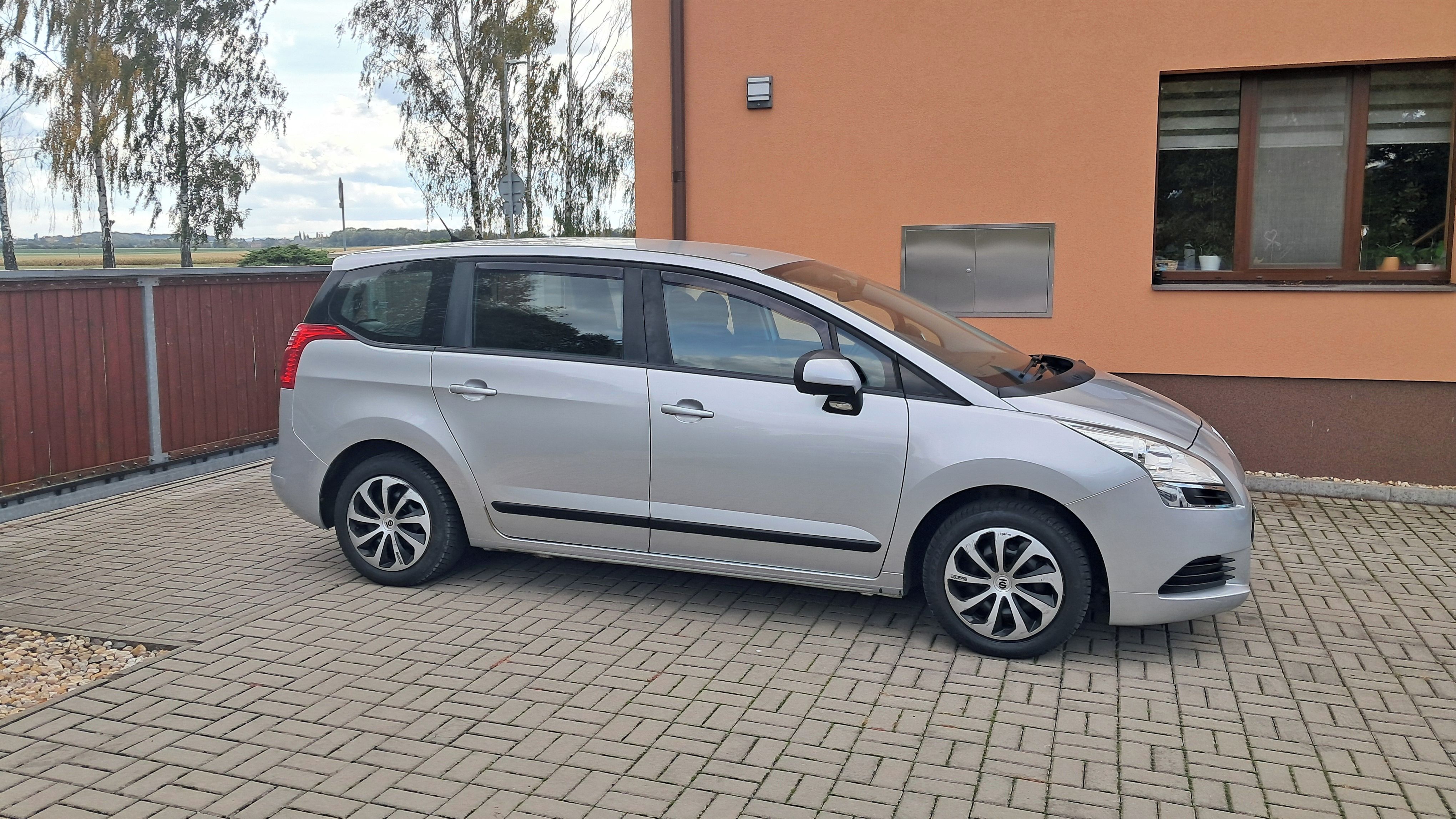 Peugeot 5008, 1.6i / 88KW 7 MÍST - fotka 5