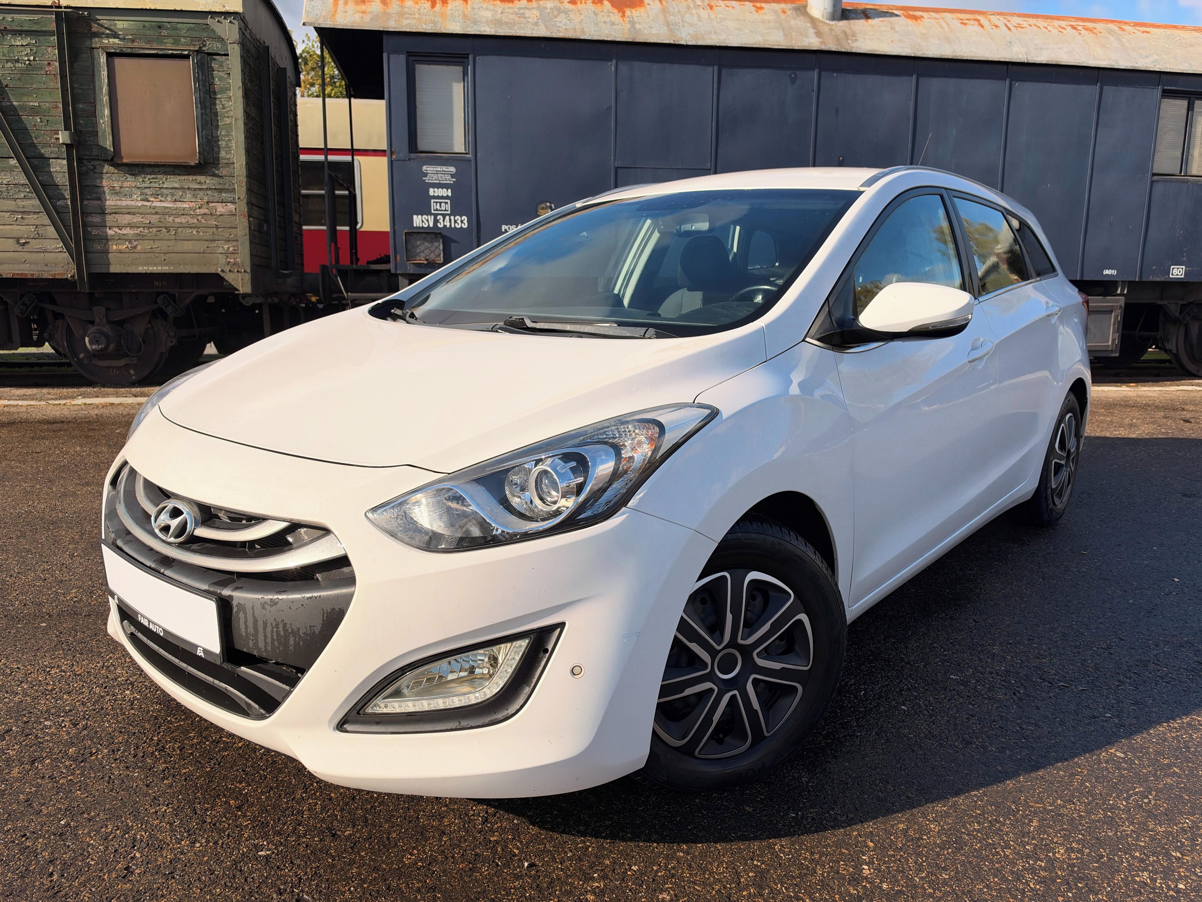 Hyundai i30, 1.6CRDi 81kW TRIKOLOR SMART CO - fotka 2