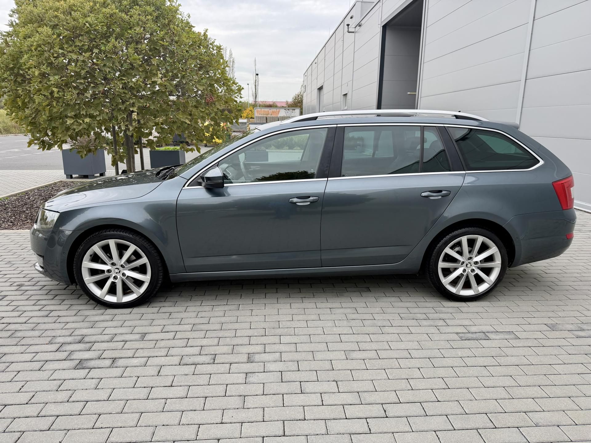 Škoda Octavia, 2.0 TDI 110kW DSG ELEGANCE!!! - fotka 5