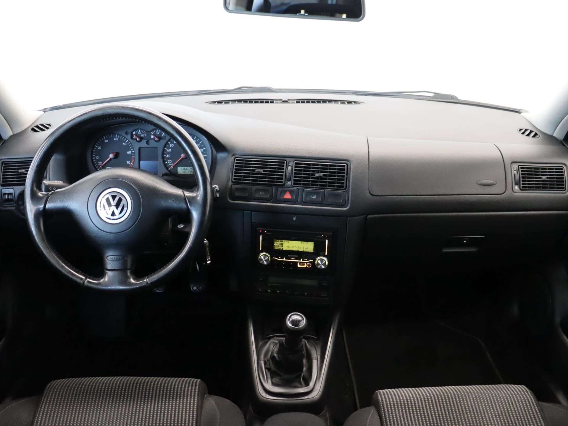 Volkswagen Golf, 1,6 77kW TRENDLINE - fotka 5