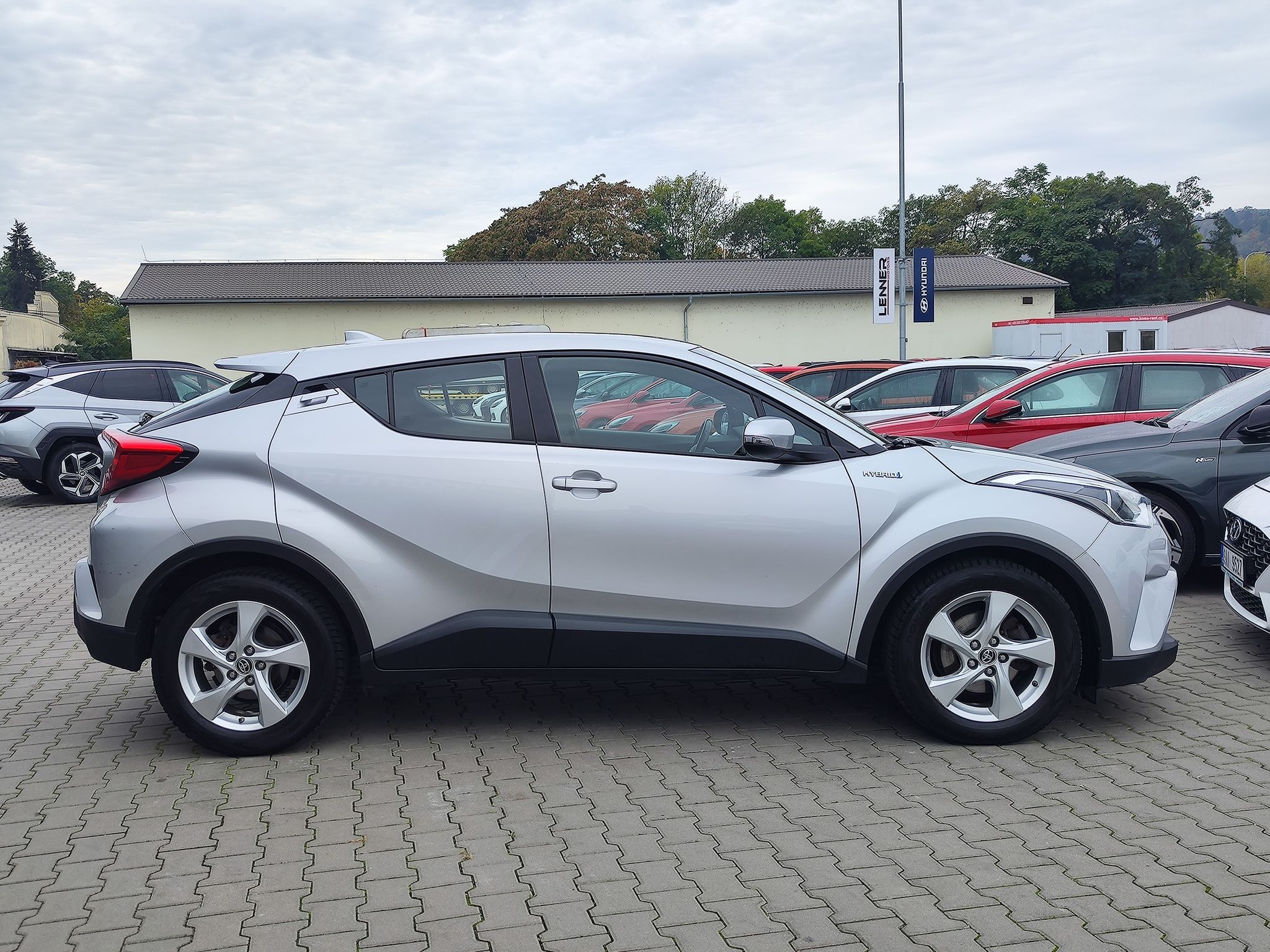 Toyota C-HR, 1.8 HEV/90kW Comfort e-CVT - fotka 4