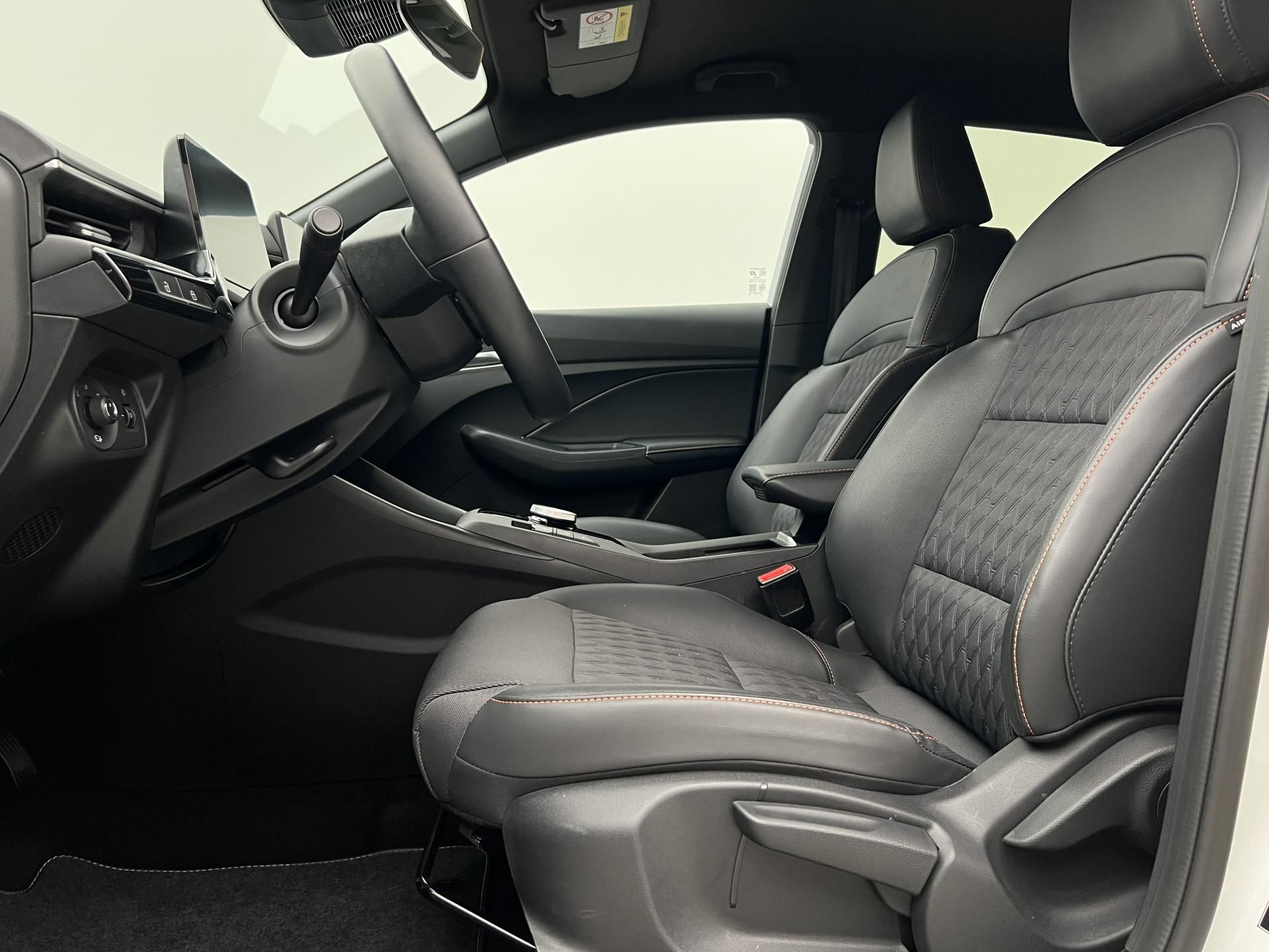 MG MG3, EXCLUSIVE HYBRID+ AUT CZ 1.maj - fotka 3