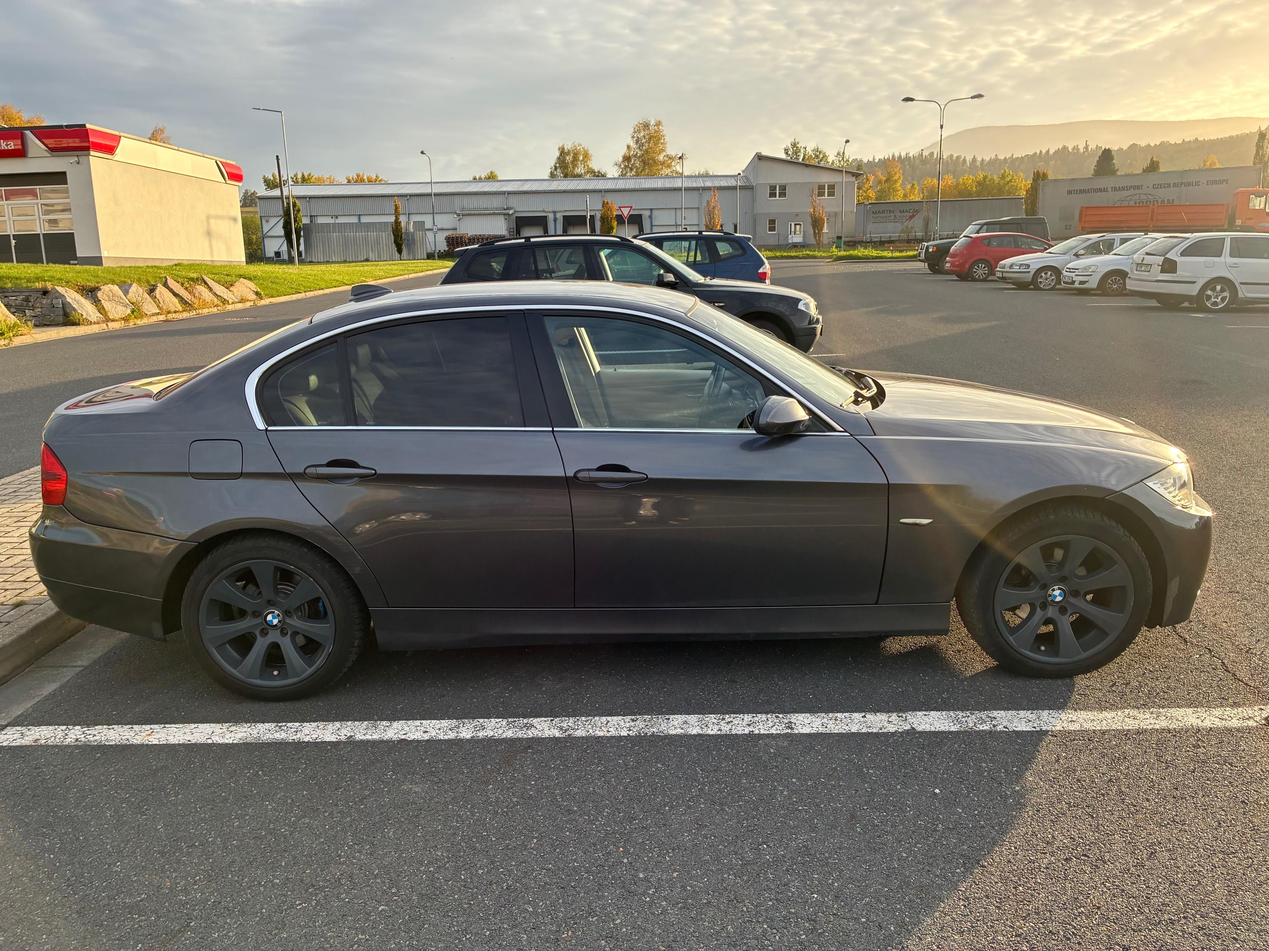 BMW Řada 3, E90 325i - fotka 6