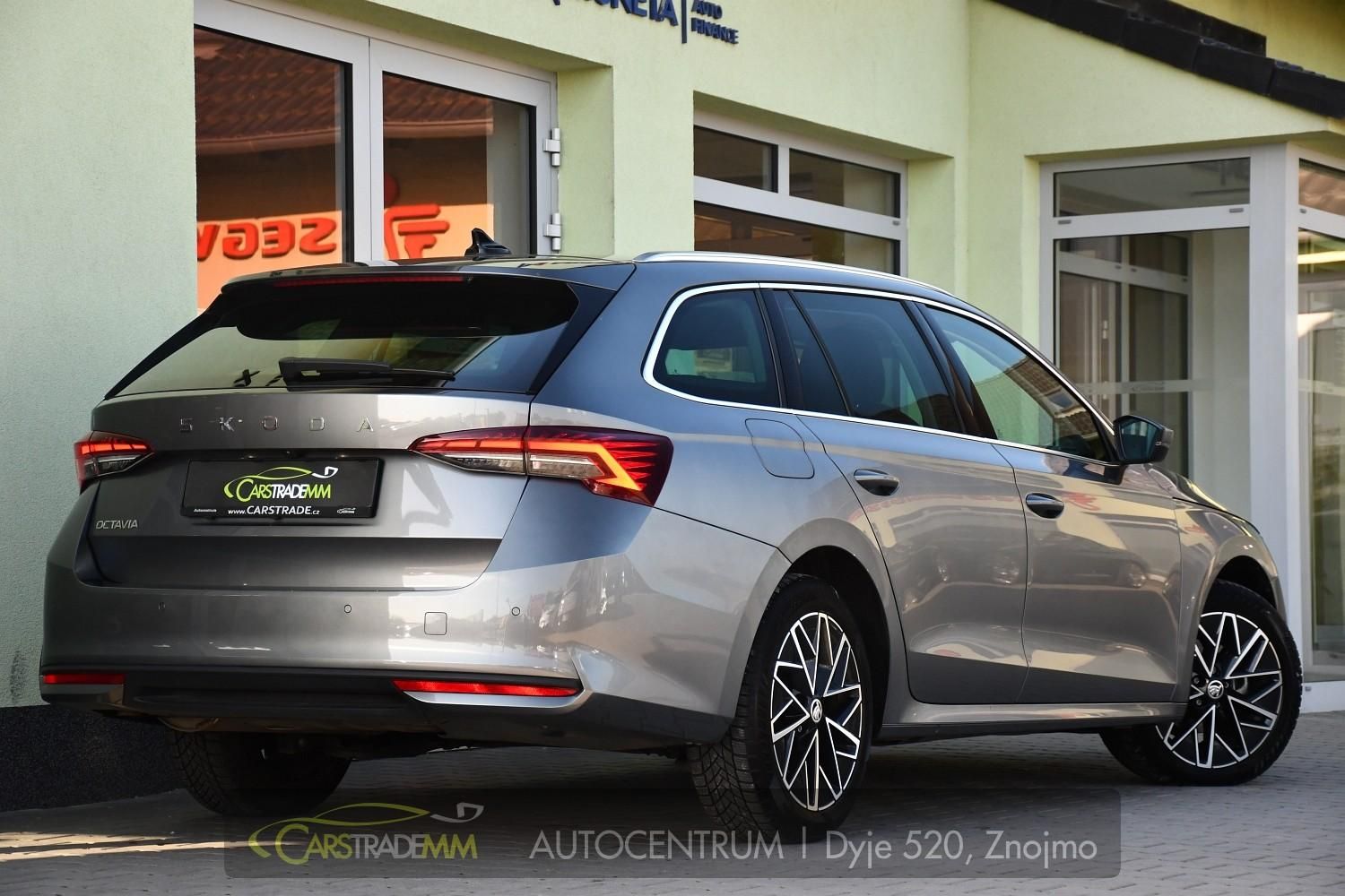 Škoda Octavia, 2.0TDi Top Selection DSG ACC - fotka 5