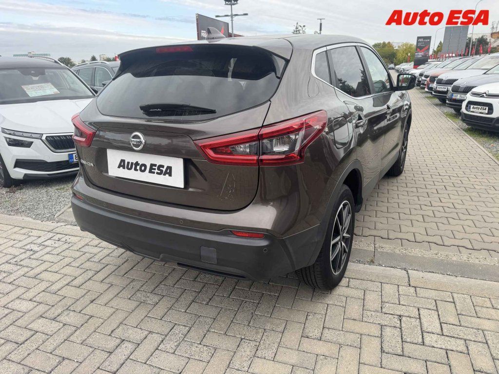 Nissan Qashqai, 1.6DiG-T,ČR - fotka 2