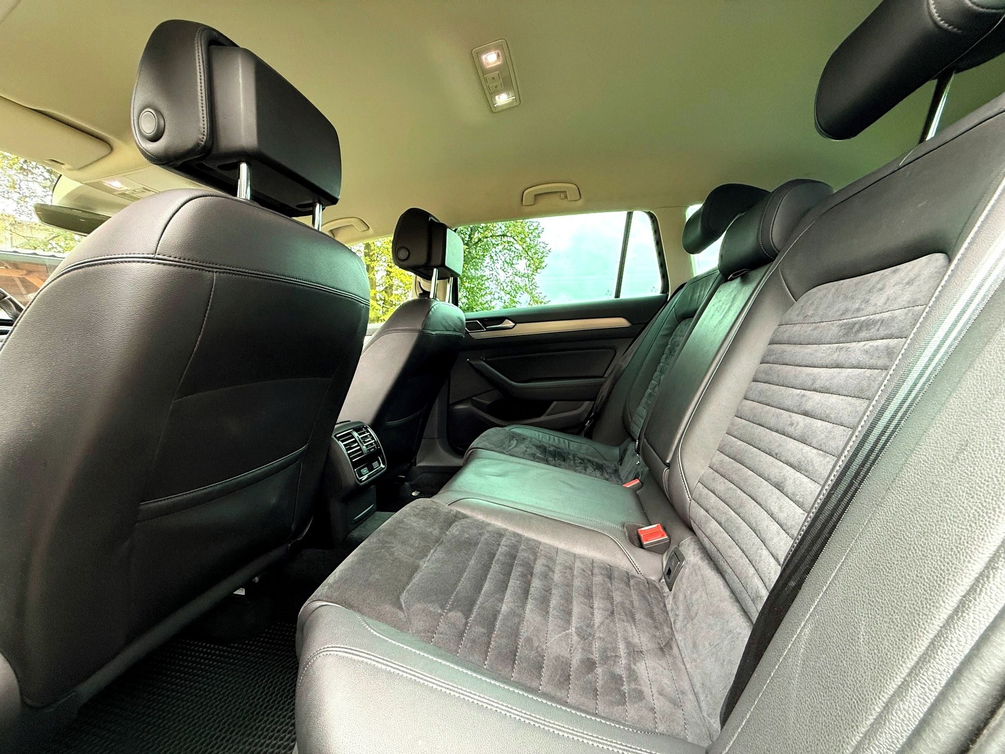 Volkswagen Passat, 2.0, R-Line, Alcantara - fotka 4