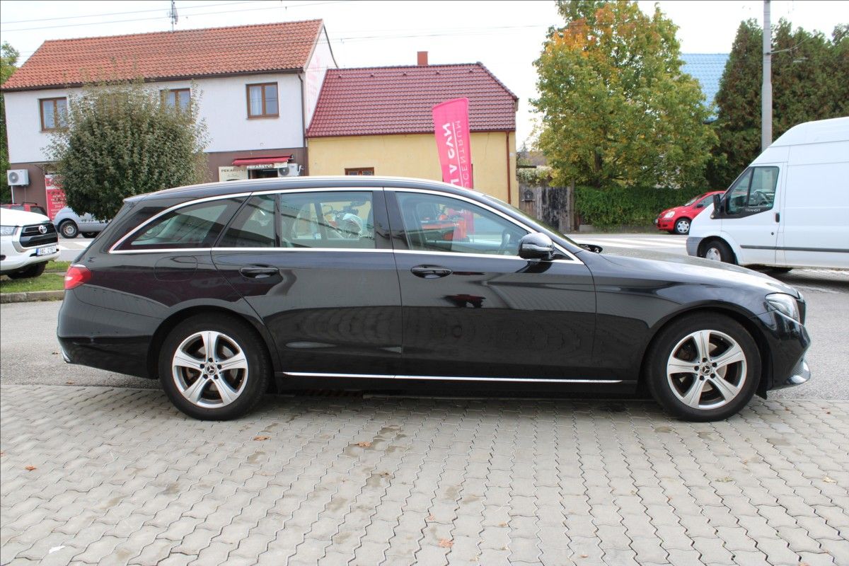 Mercedes-Benz Třídy E, 2,0 E200D W213 9G-tronic - fotka 3