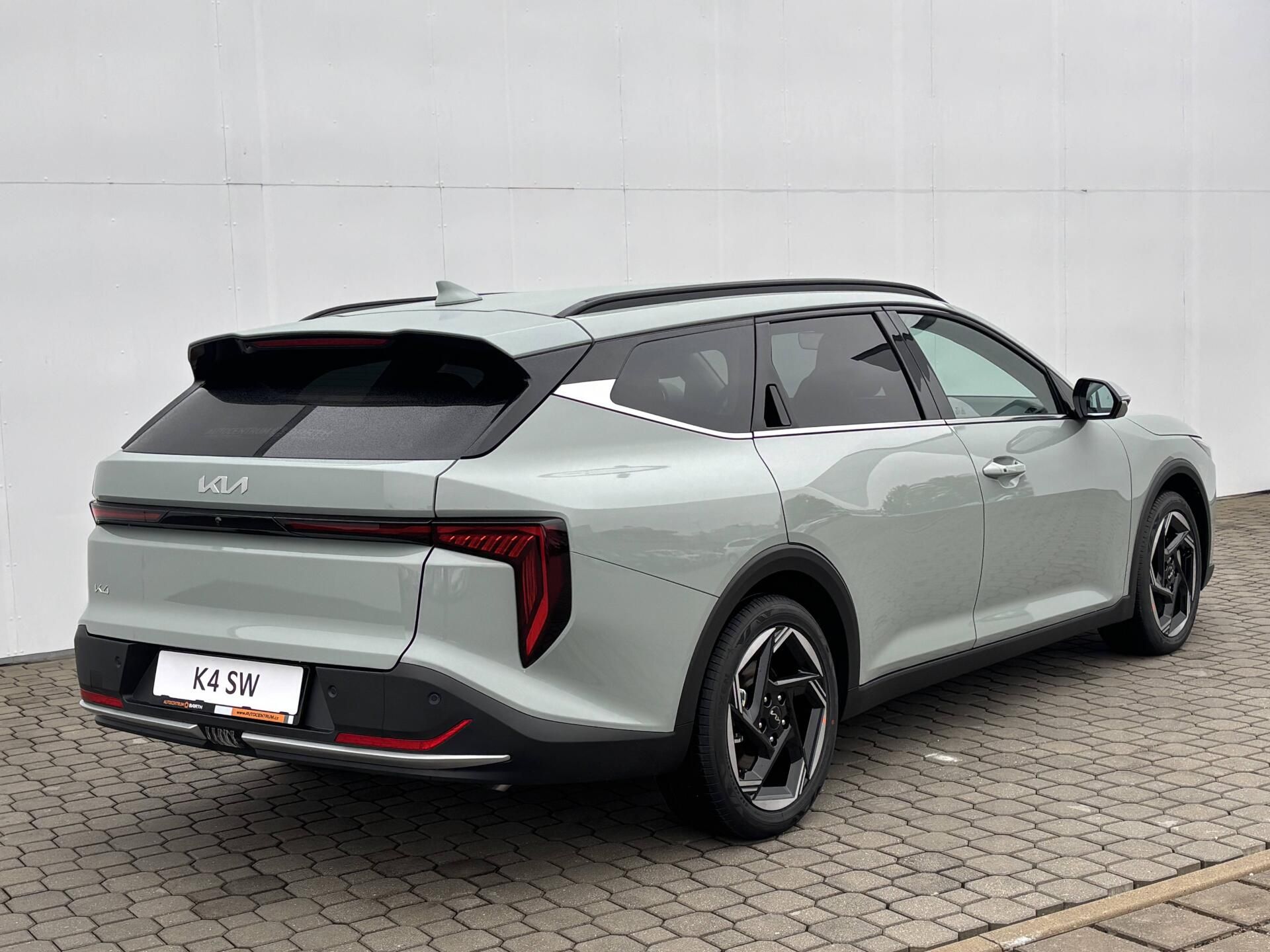 Kia K4, TOP 7DCT 1,6 T-GDi - fotka 2
