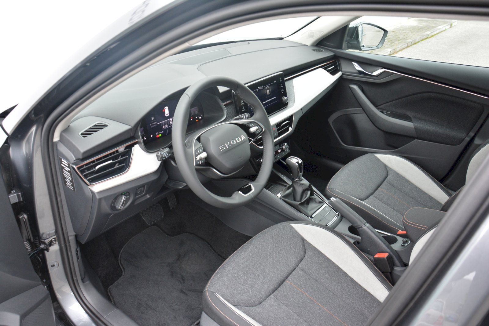 Škoda Kamiq, Top Selection 1,0 TSI 85 kW 7 - fotka 5