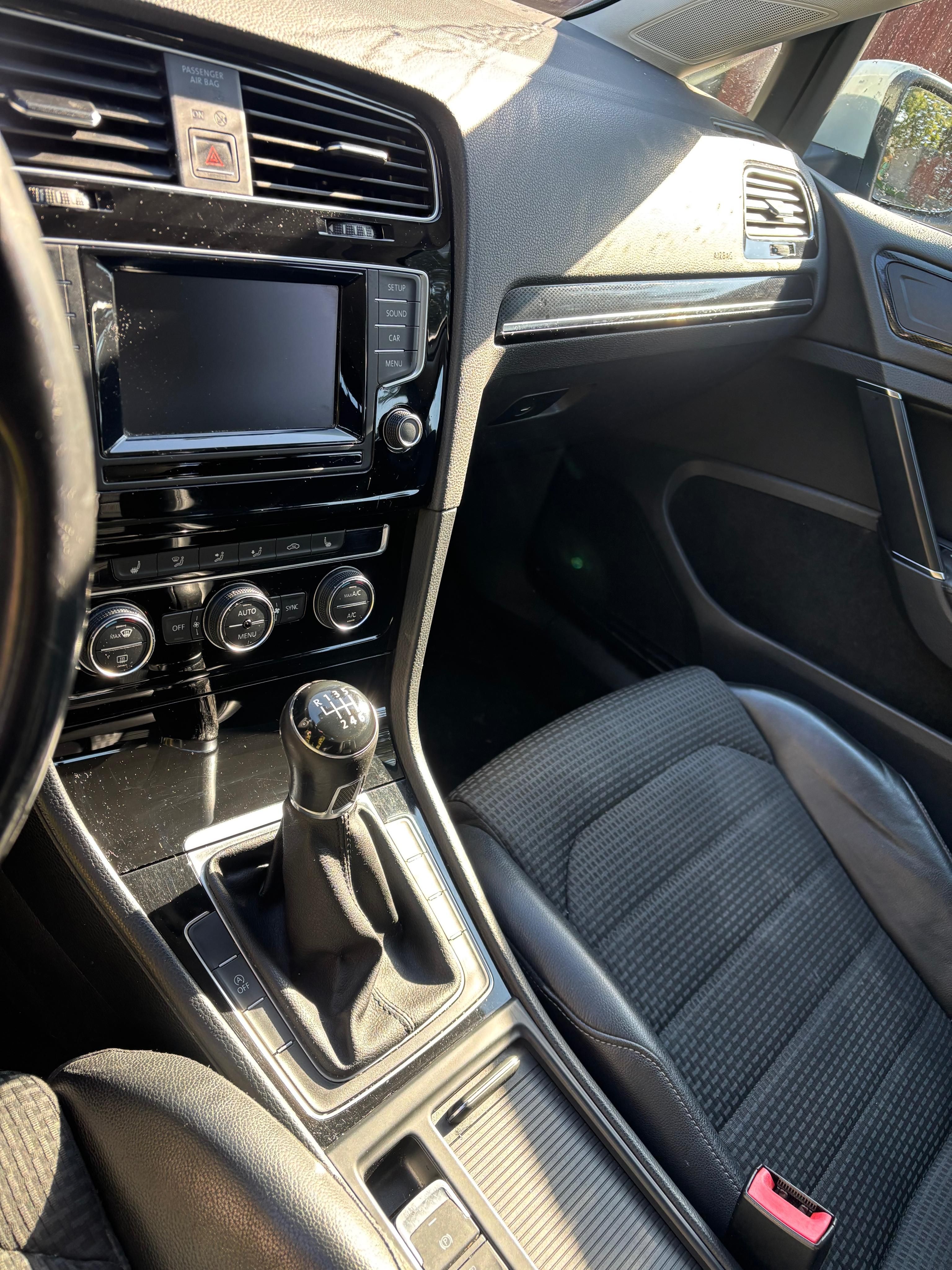 Volkswagen Golf, 1.4 BA+NG 81KW VÝBAVA - fotka 2