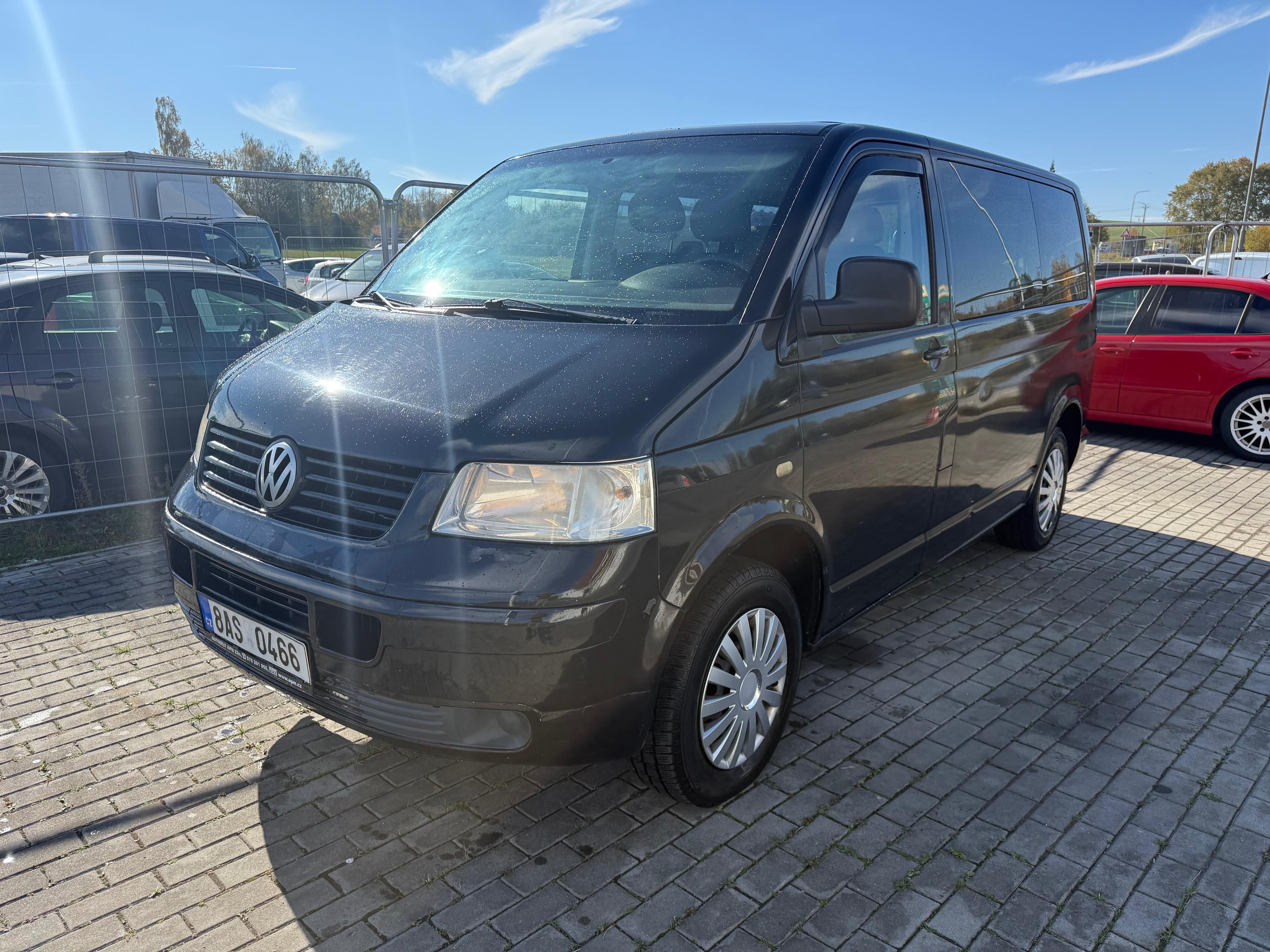 Volkswagen Transporter, T5 2,5 TDi 96 kw.9 míst..2006 - fotka 2