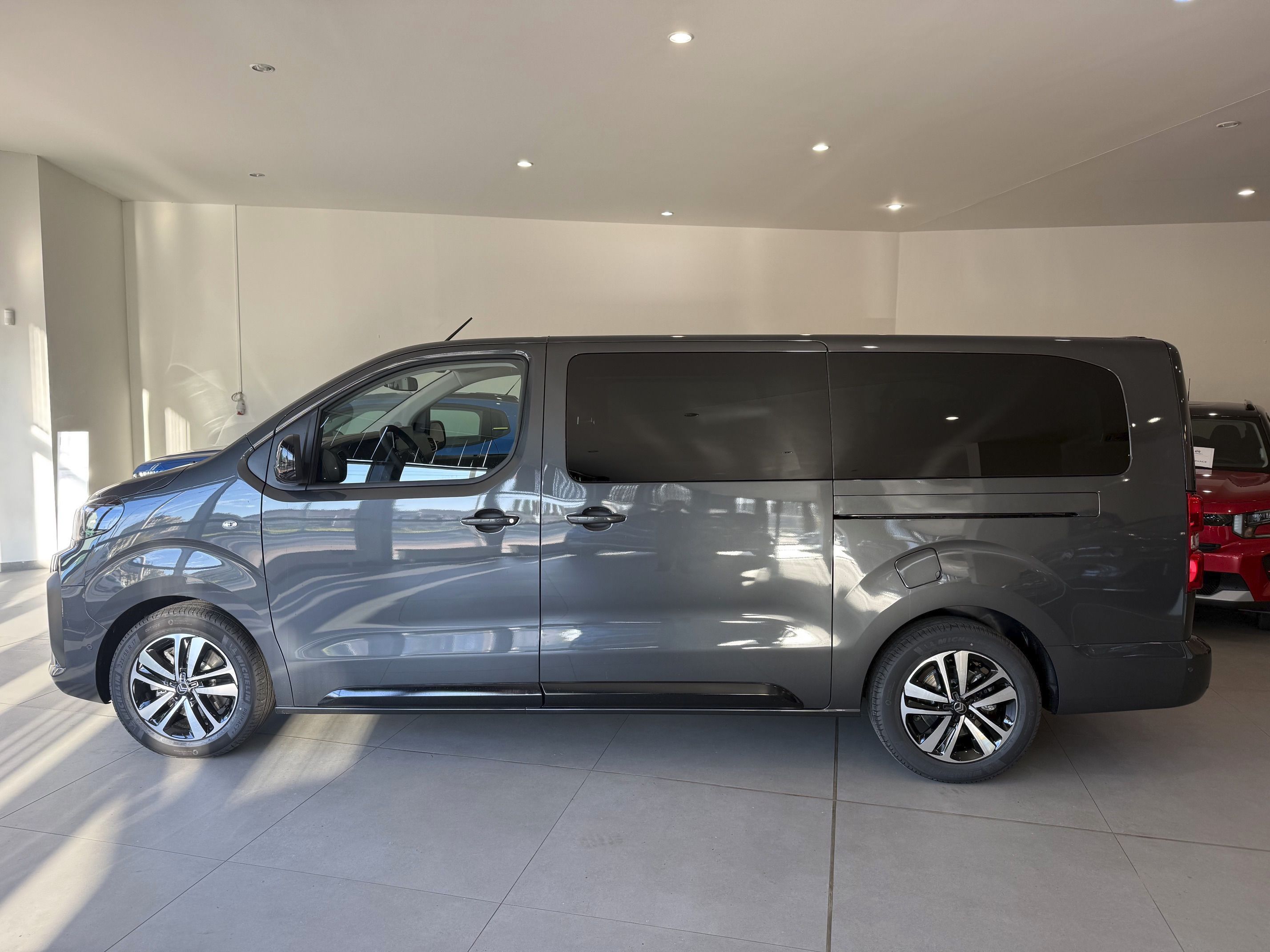 Citroën SpaceTourer, SHINE L3 2.2 BlueHDi 180 S&S E - fotka 2