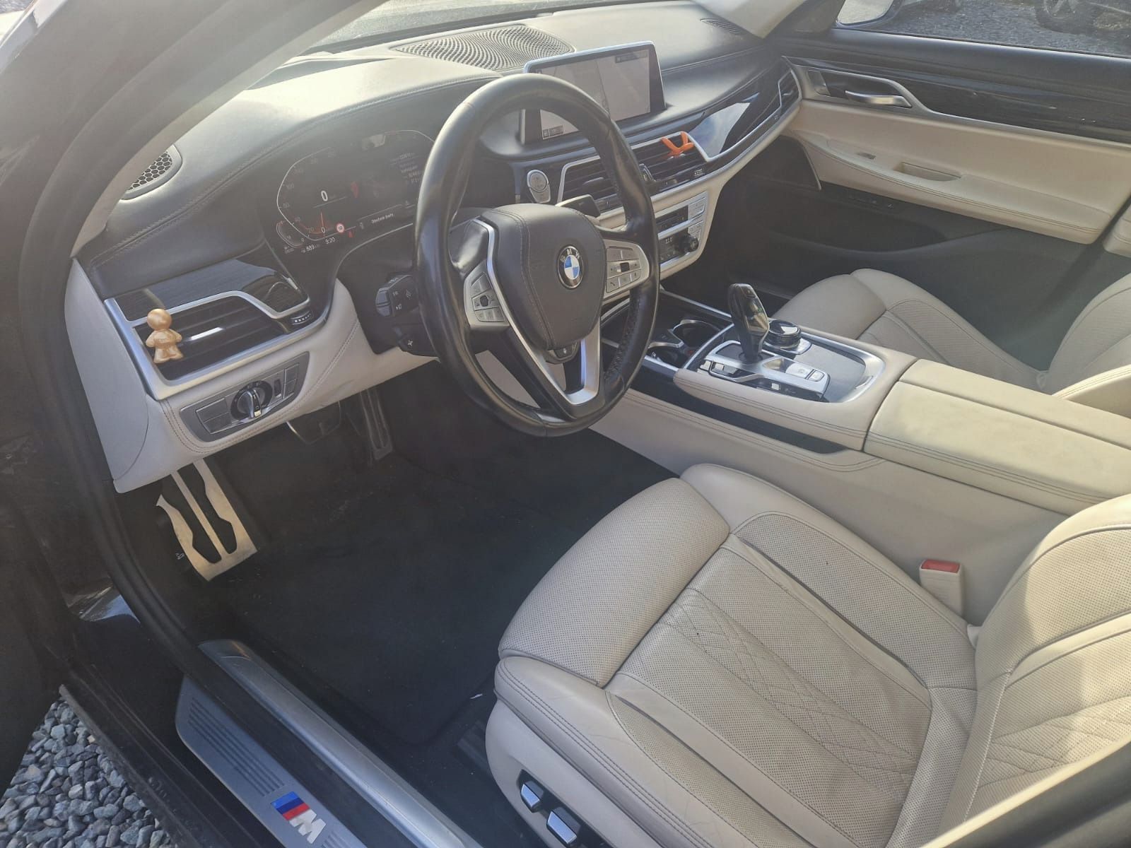 BMW Řada 7, BMW 750xDrive Long - fotka 3