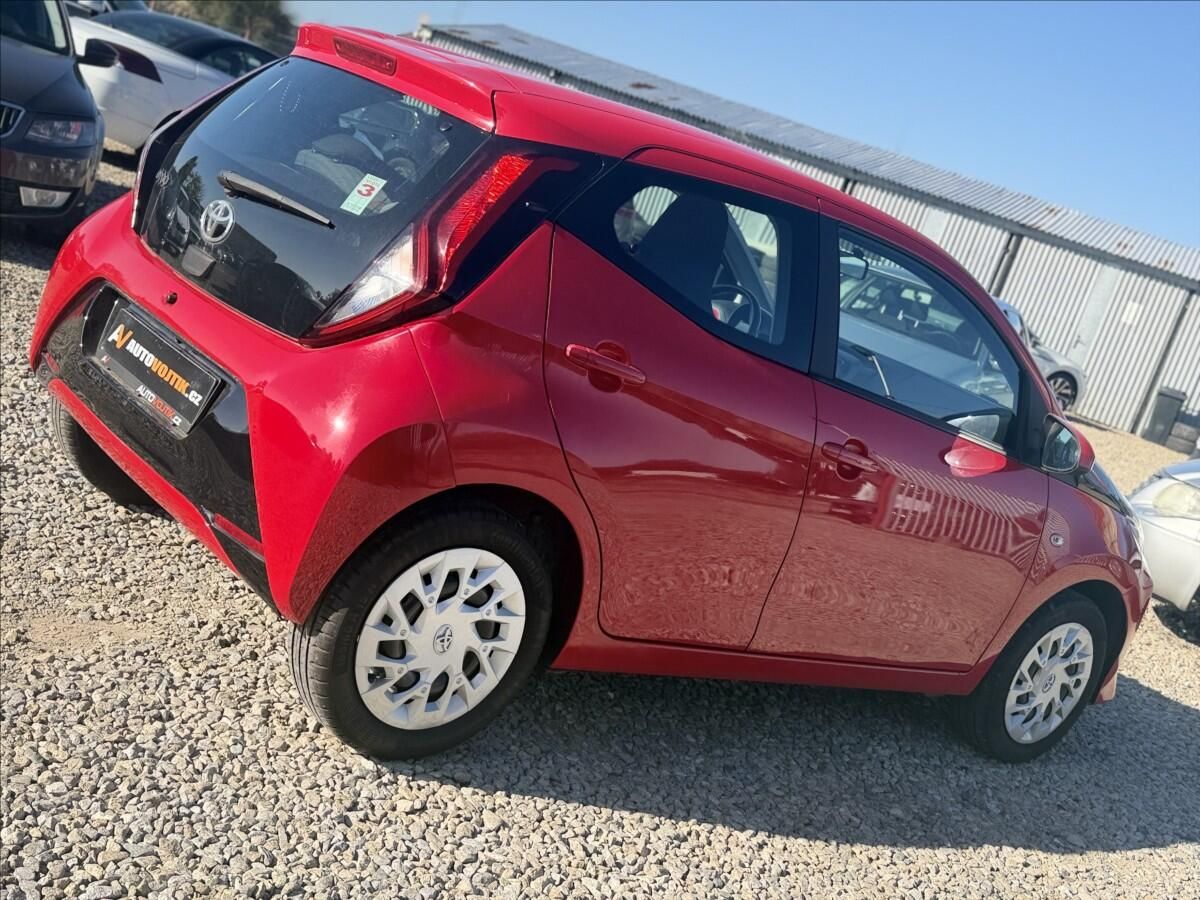 Toyota Aygo, 1,0 i 53kW KLIMA 33.000Km - fotka 4