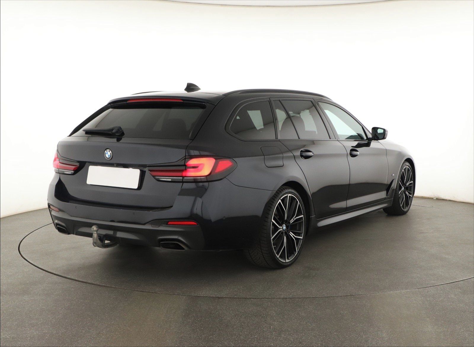 BMW Řada 5, 530d xDrive, M Sport, 4X4 - fotka 5