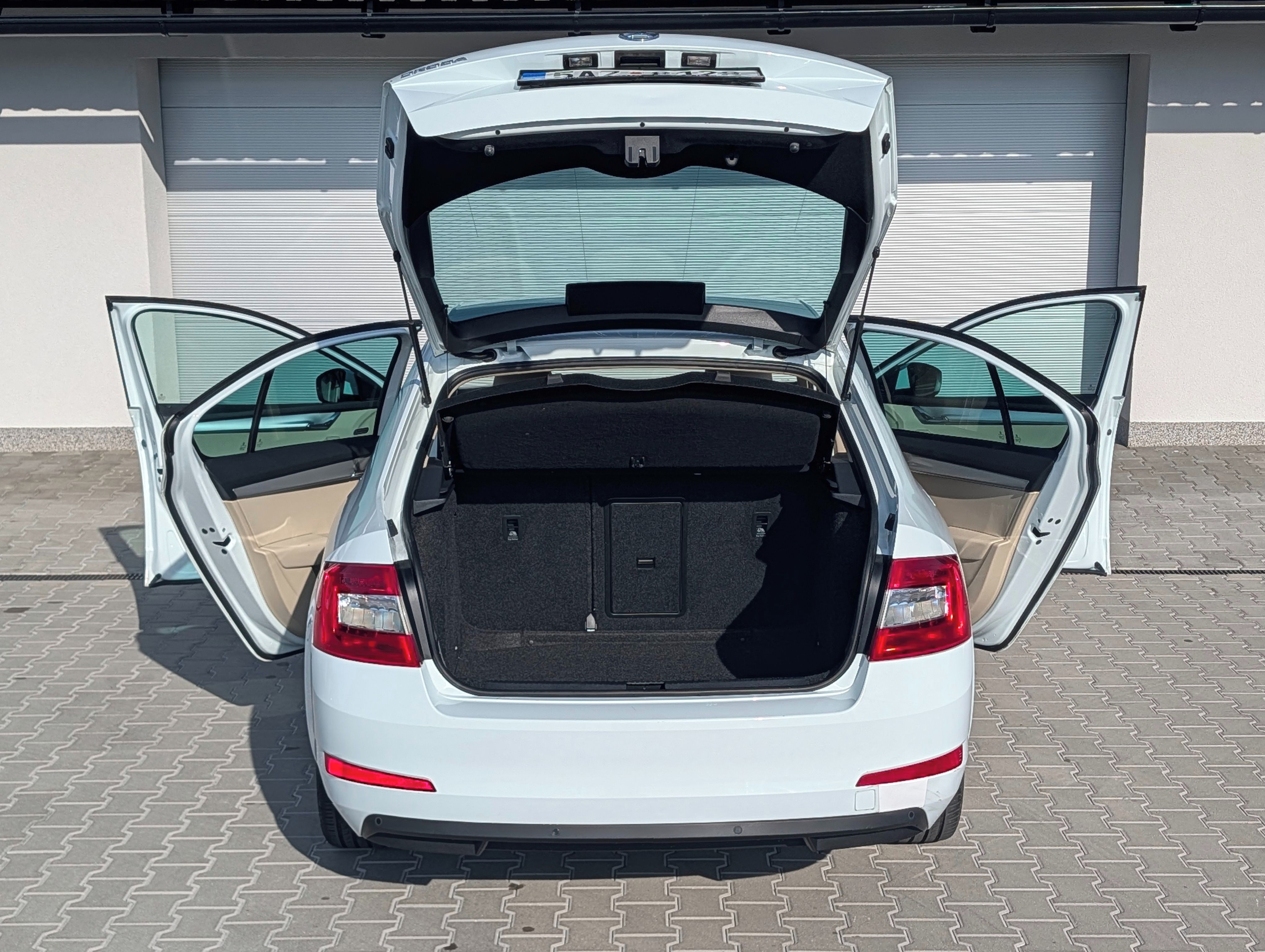 Škoda Octavia, 1.6 TDI, velmi pěkný stav - fotka 6
