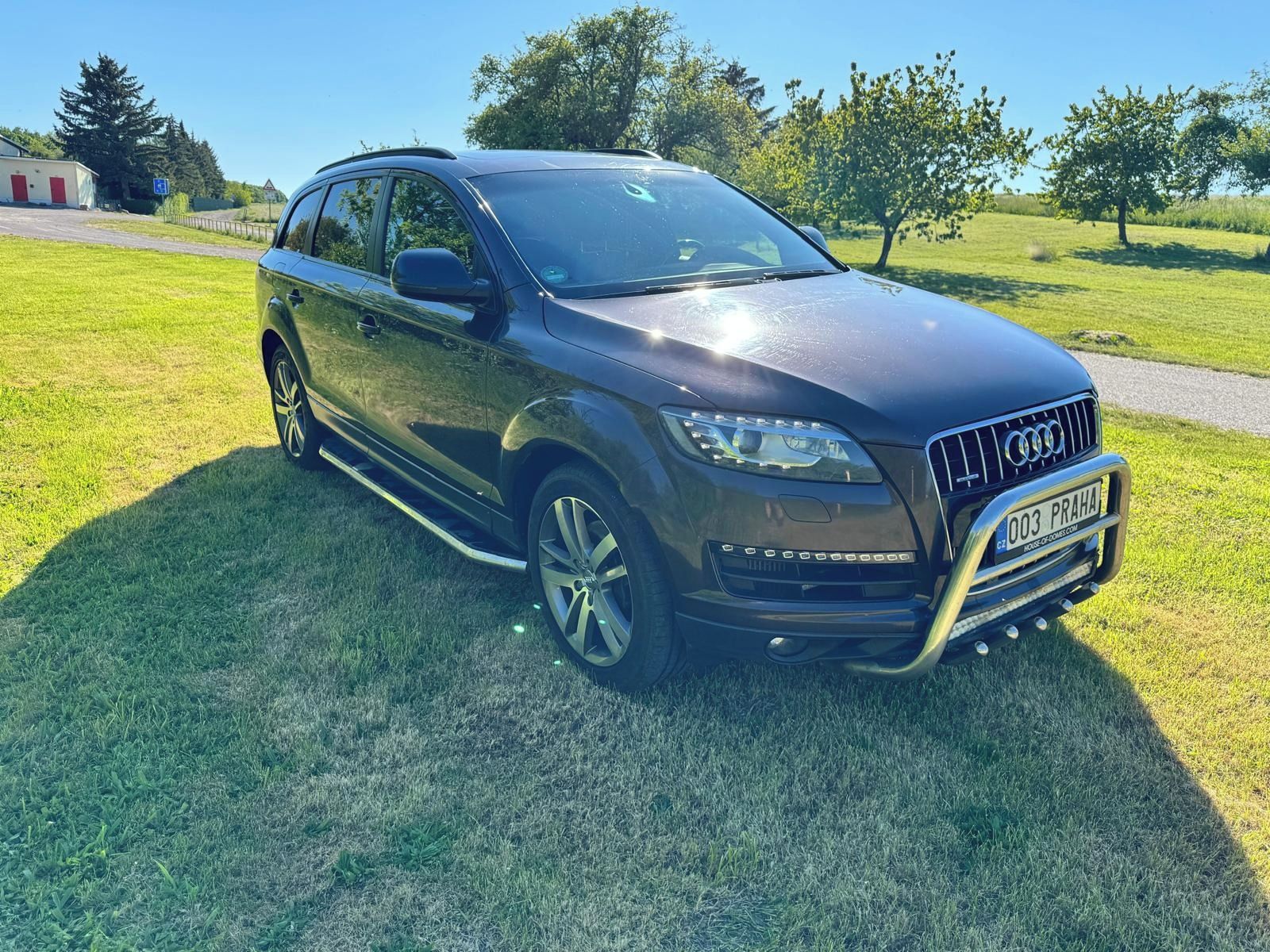 Audi Q7, V8, 7 míst PANO tažné servis