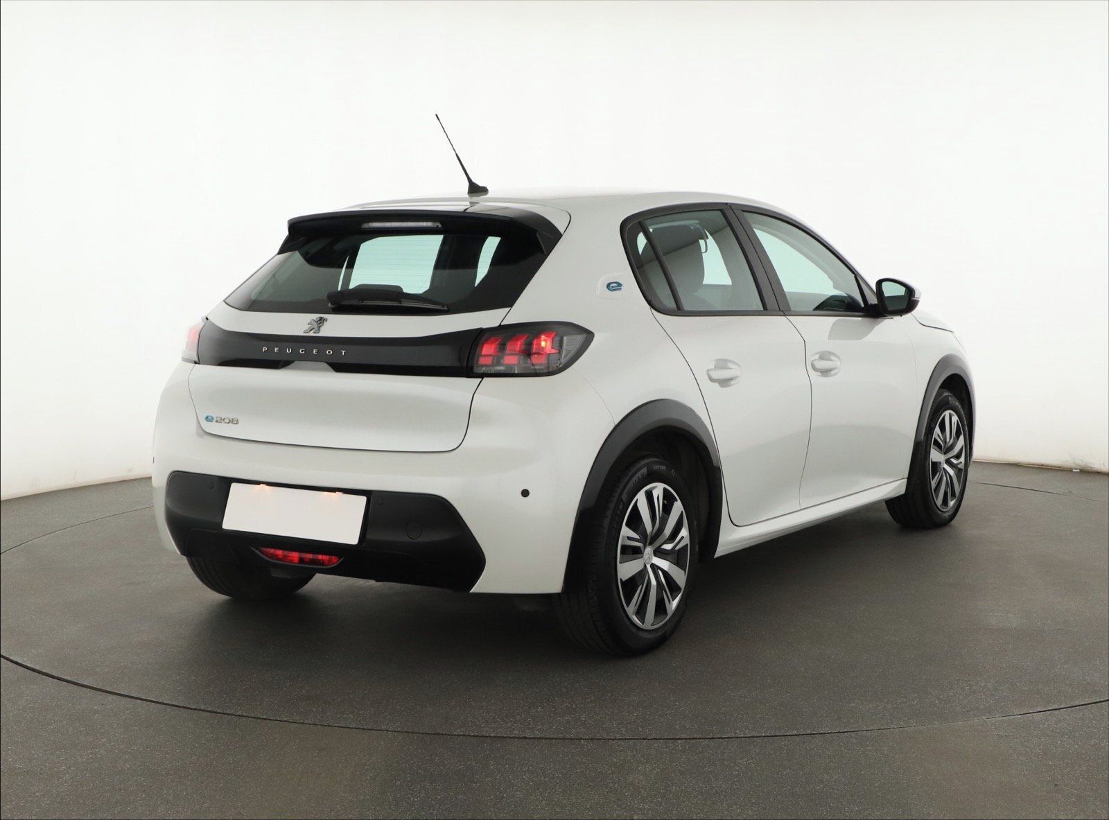 Peugeot 208, 50 kWh, SoH 92%, Active - fotka 5