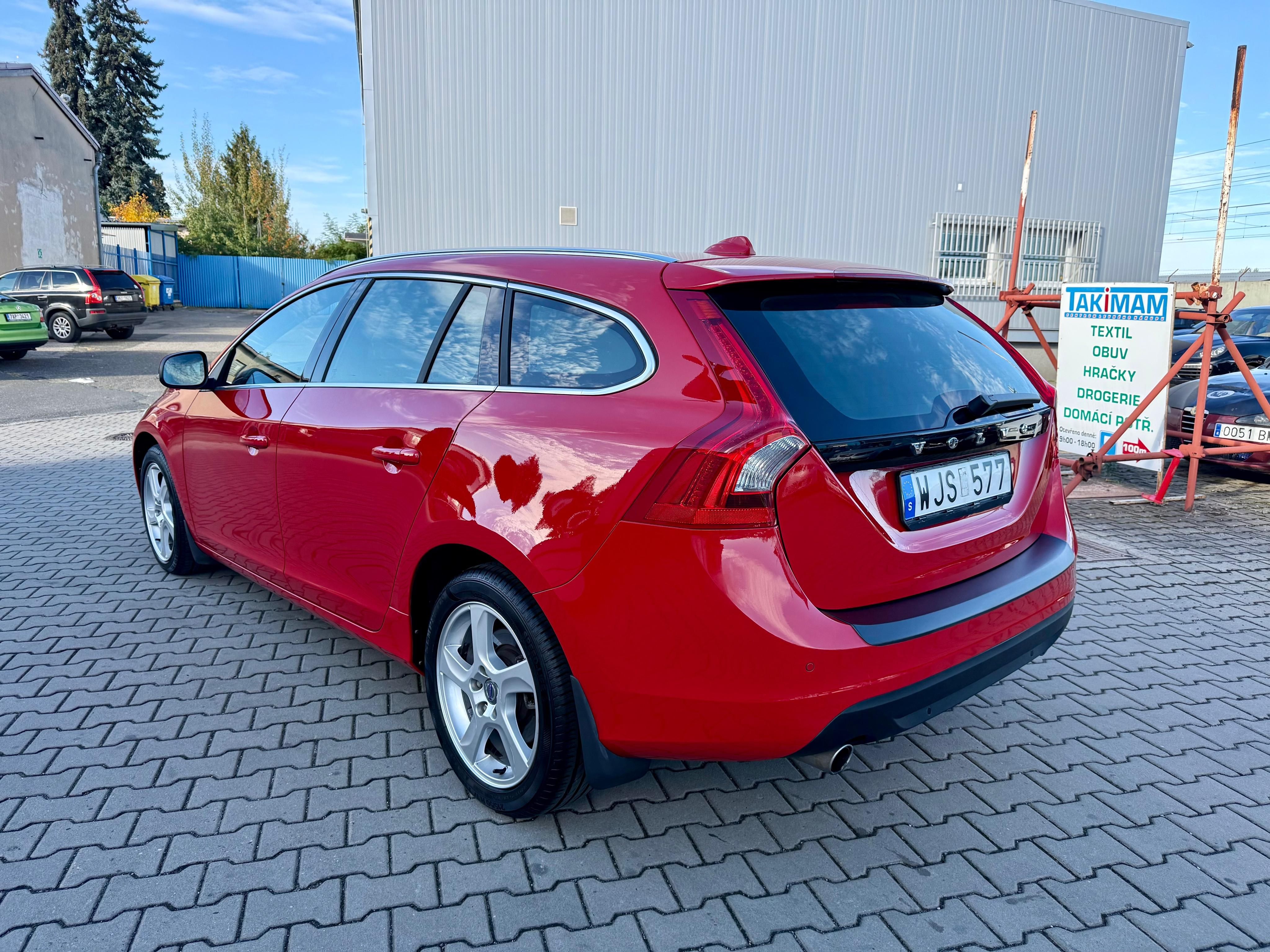 Volvo V60, 2.4 D5 AWD 151kw, 1. Majitel - fotka 5