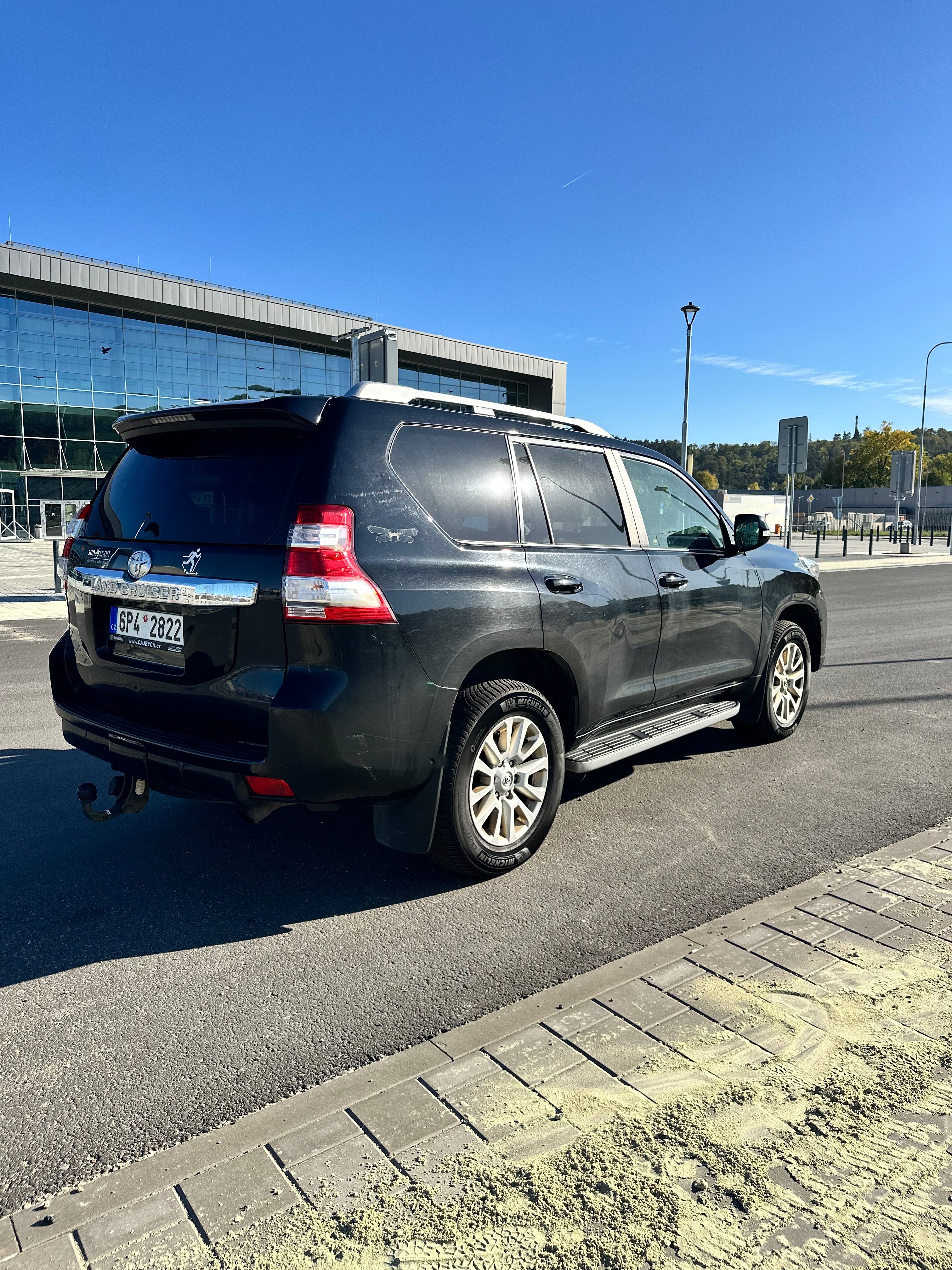 Toyota Land Cruiser 150, 3.0 D-4D, s vestavbou na spaní - fotka 6
