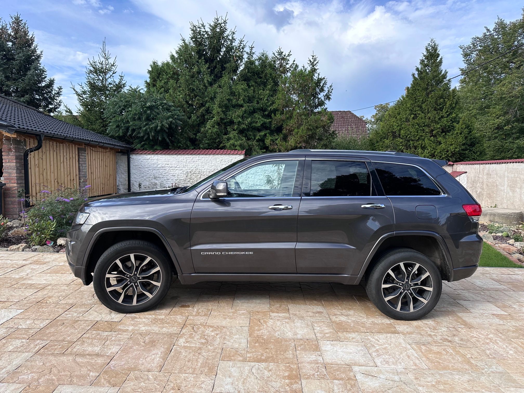 Jeep Grand Cherokee, zimní pneu v ceně - fotka 3