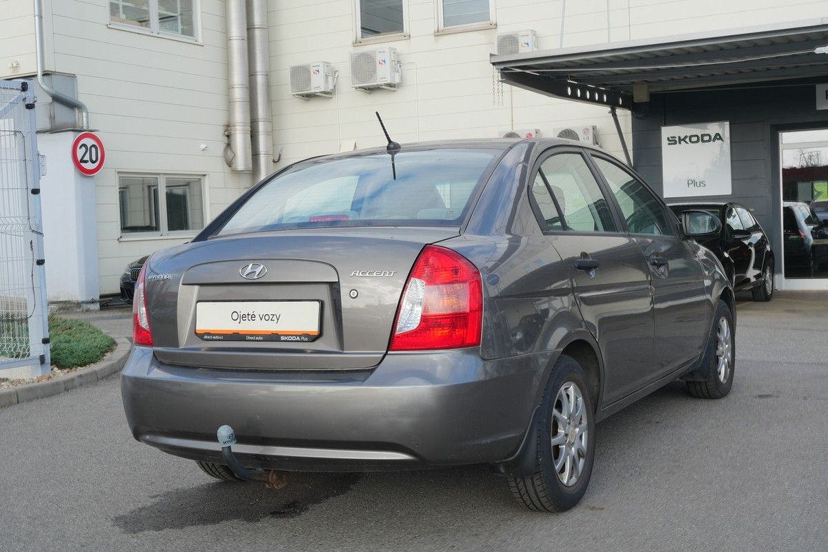 Hyundai Accent, 1.4 16V 71 kW - fotka 2