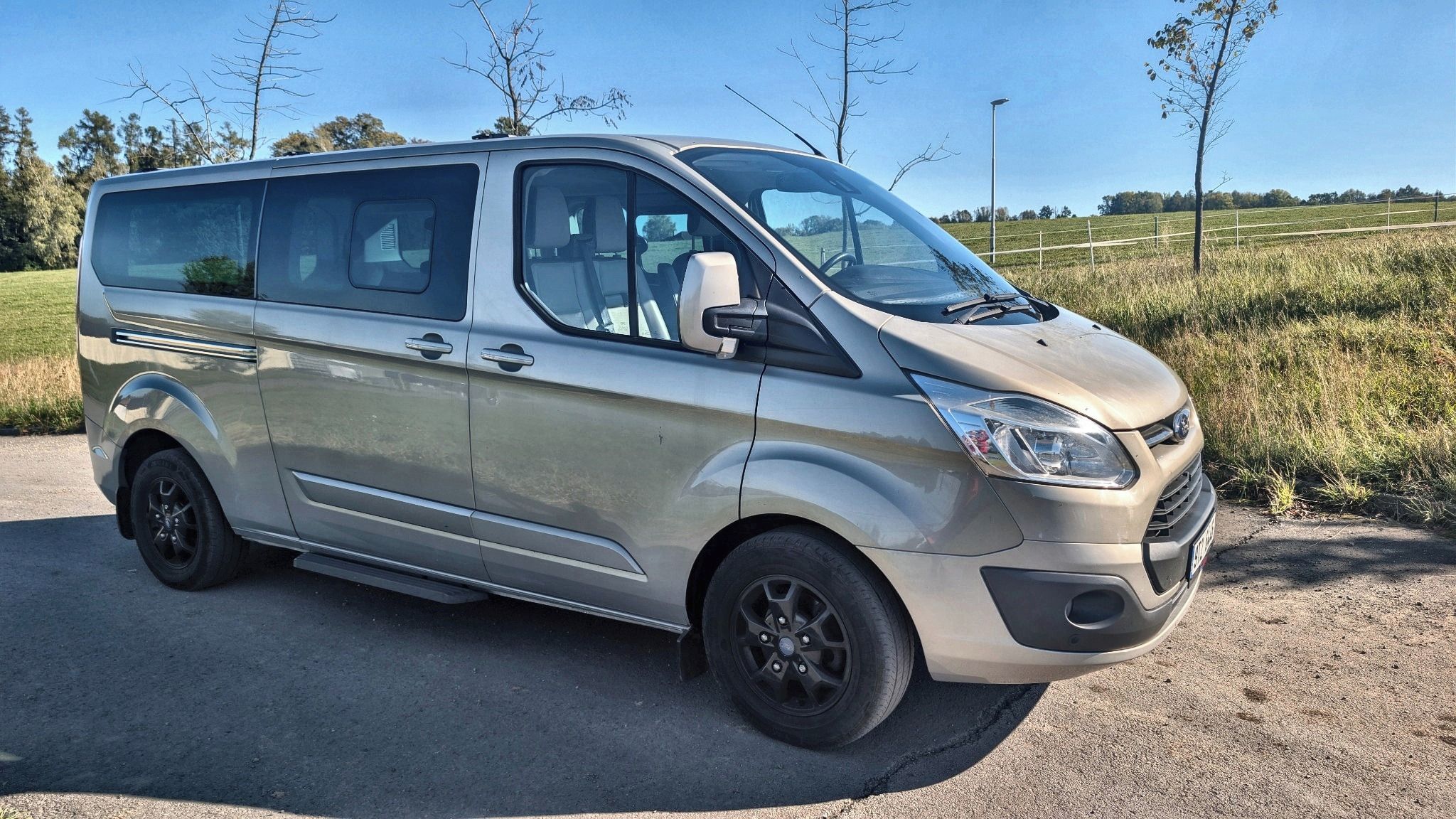 Ford Tourneo Custom, 2.2 TDCi Titanium L2 114 kW ČR - fotka 2