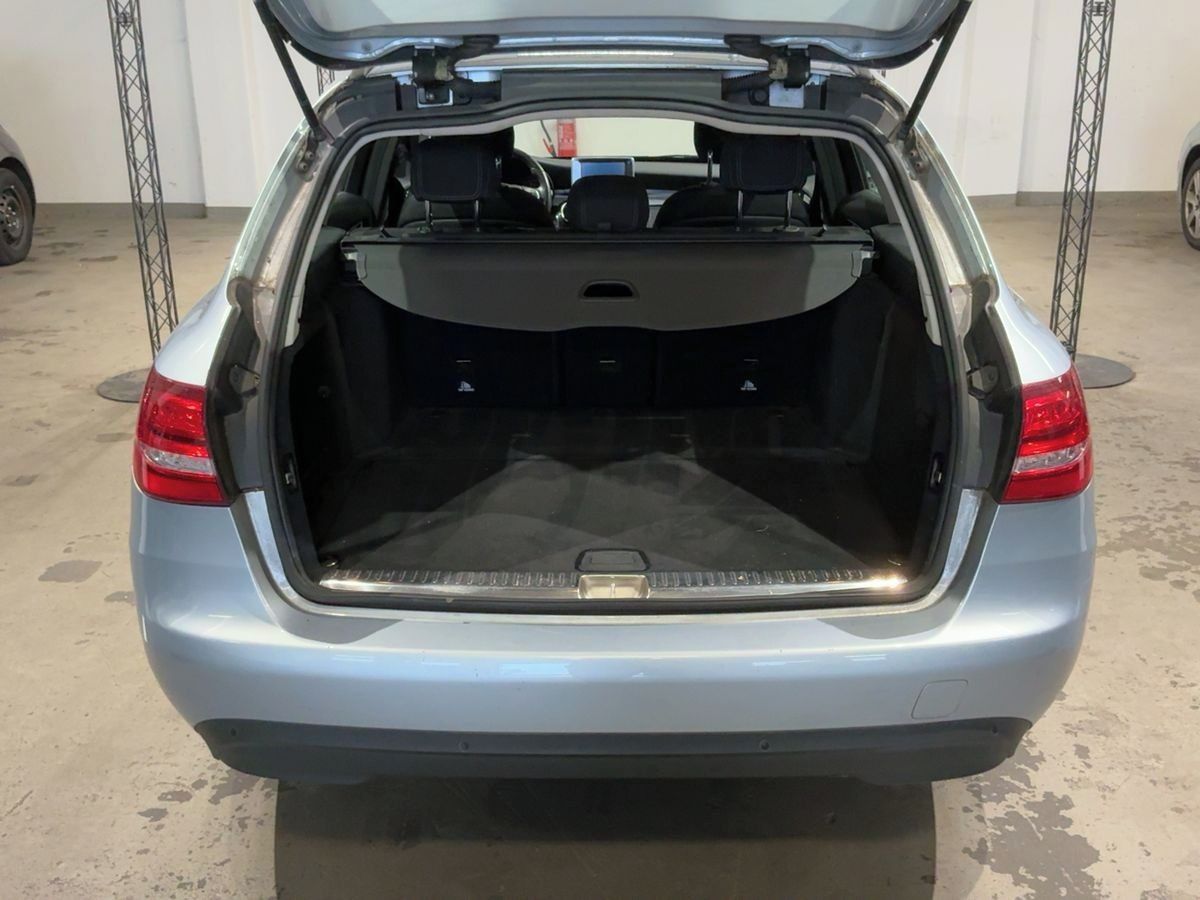 Mercedes-Benz Třídy C, C 220 d T 4Matic - fotka 5