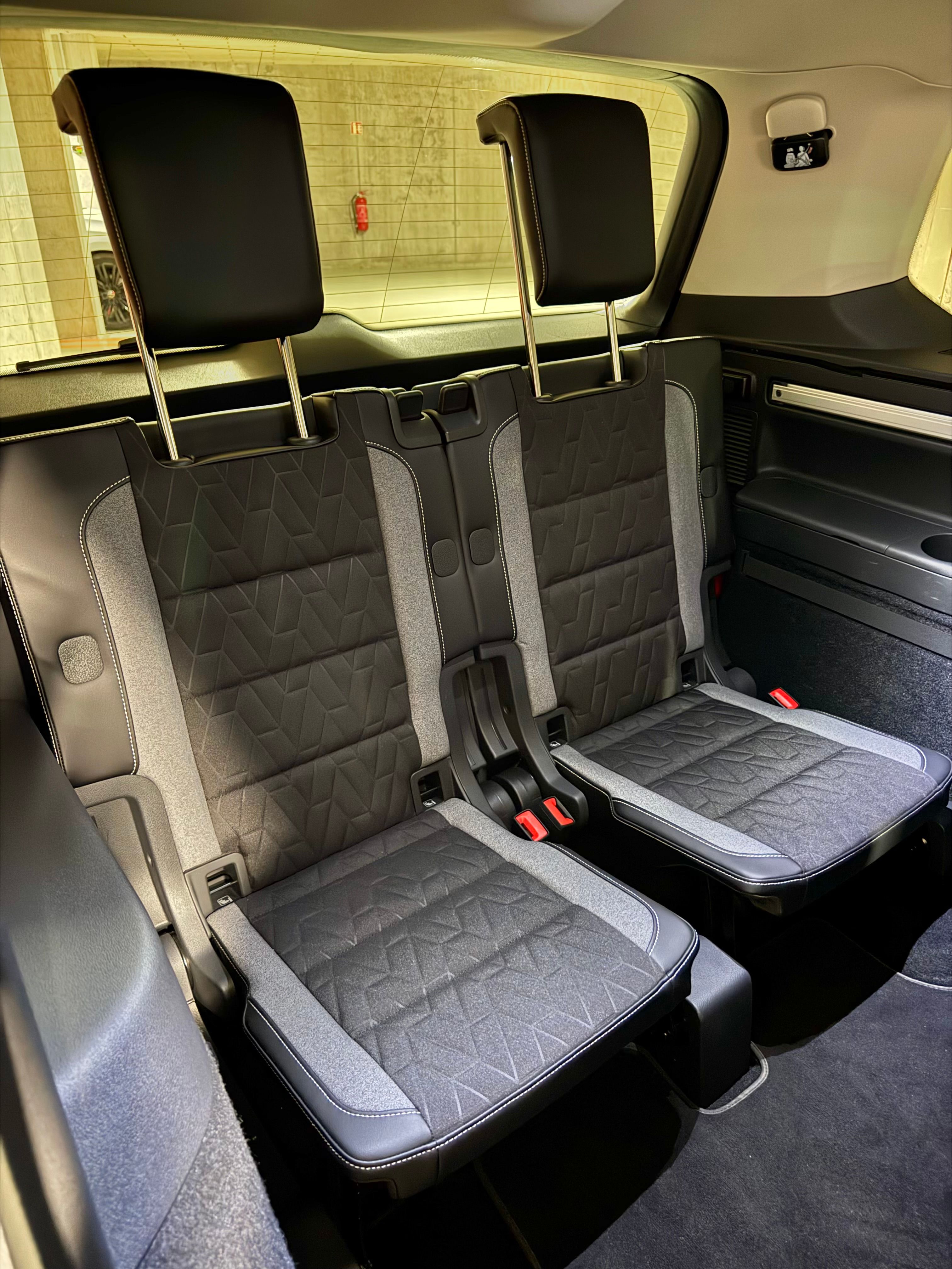 Volkswagen Touran, 1.5 TSI - 7 MÍST/TAŽNÉ/MATRIX - fotka 2