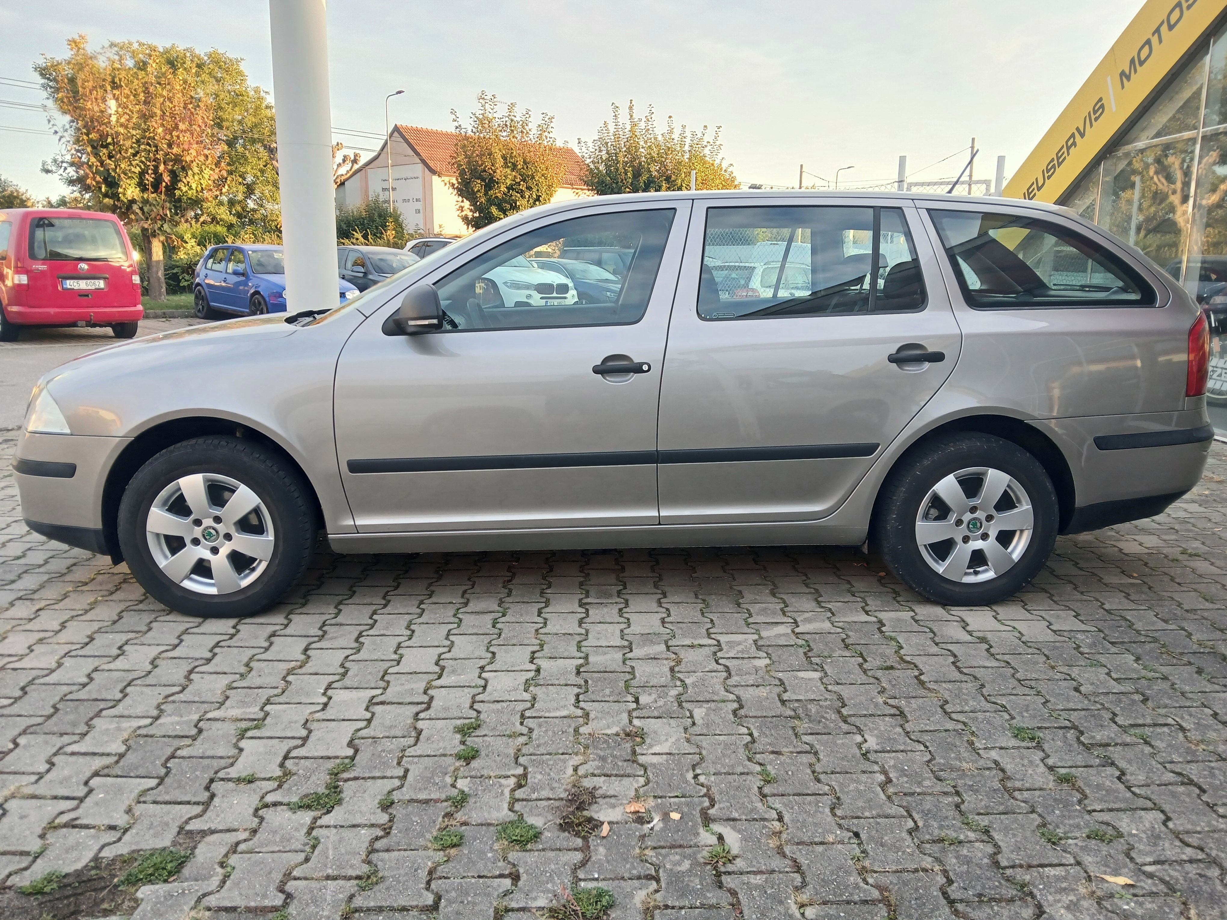 Škoda Octavia, Tour 1.6MPI, 75kW, 1.maj. - fotka 2