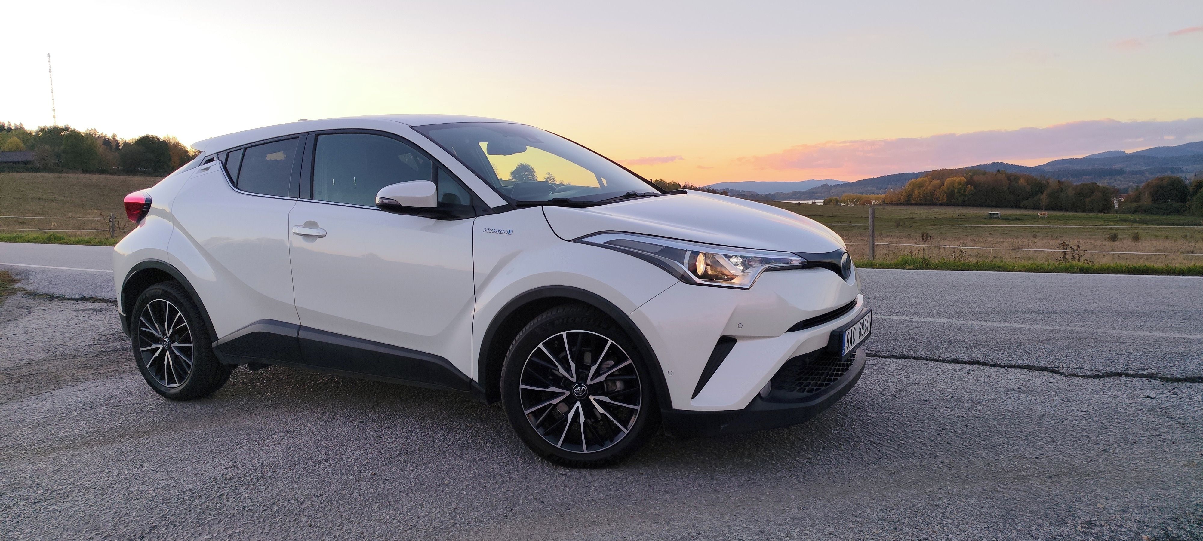 Toyota C-HR, Toyota C-HR 1.8 Hybrid HEV - fotka 3