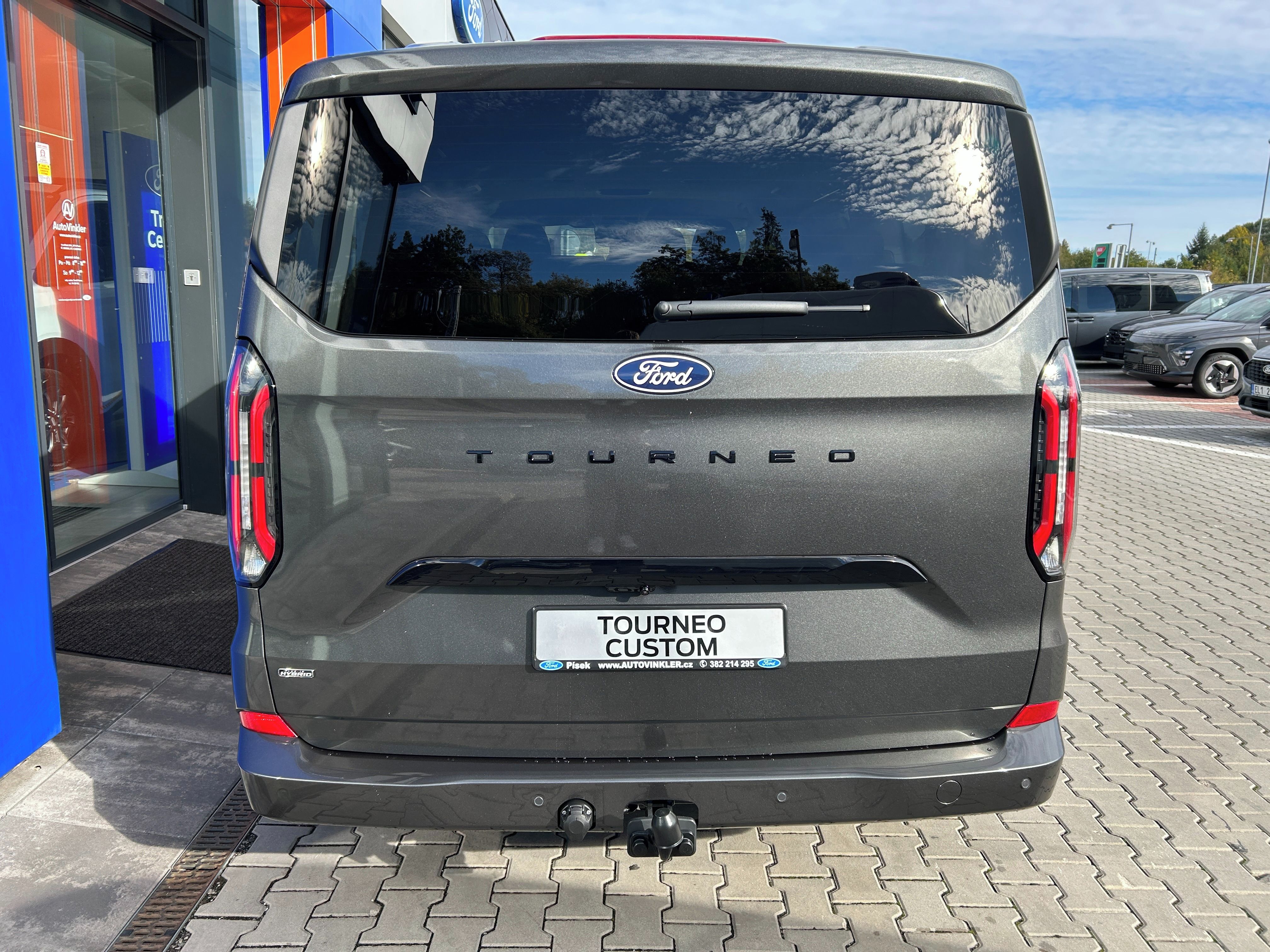Ford Tourneo Custom, Titanium  L1 2.5 PHEV 171kW - fotka 6