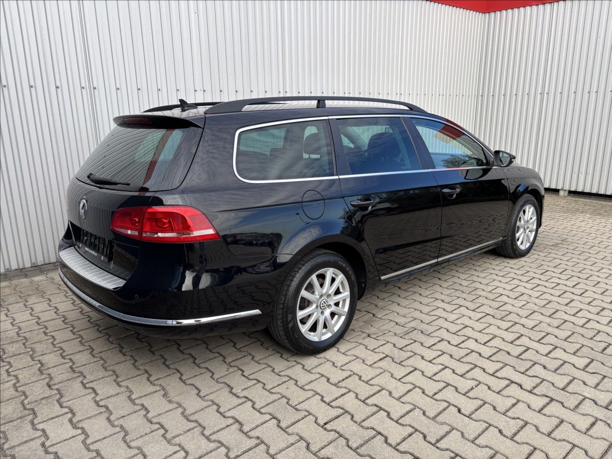 Volkswagen Passat, Var. 2.0 TDi Comfortline - fotka 4
