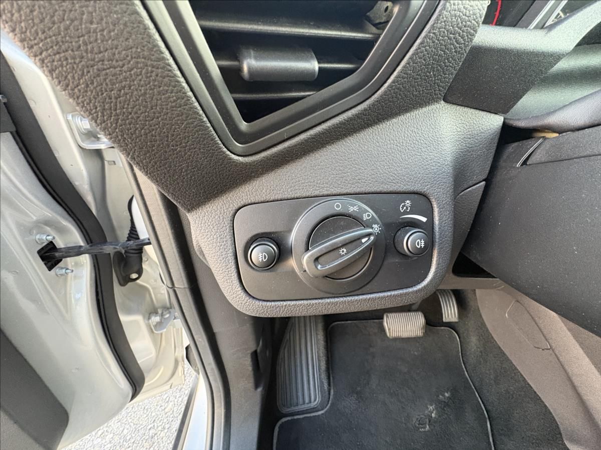 Ford C-MAX, 1,5 TDCi 88kW Xenon,Výhřev,Nav - fotka 5