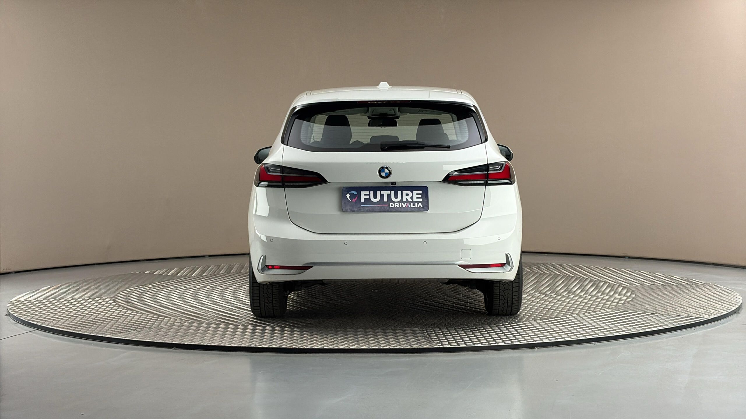 BMW Řada 2, 1.5 218i - fotka 5