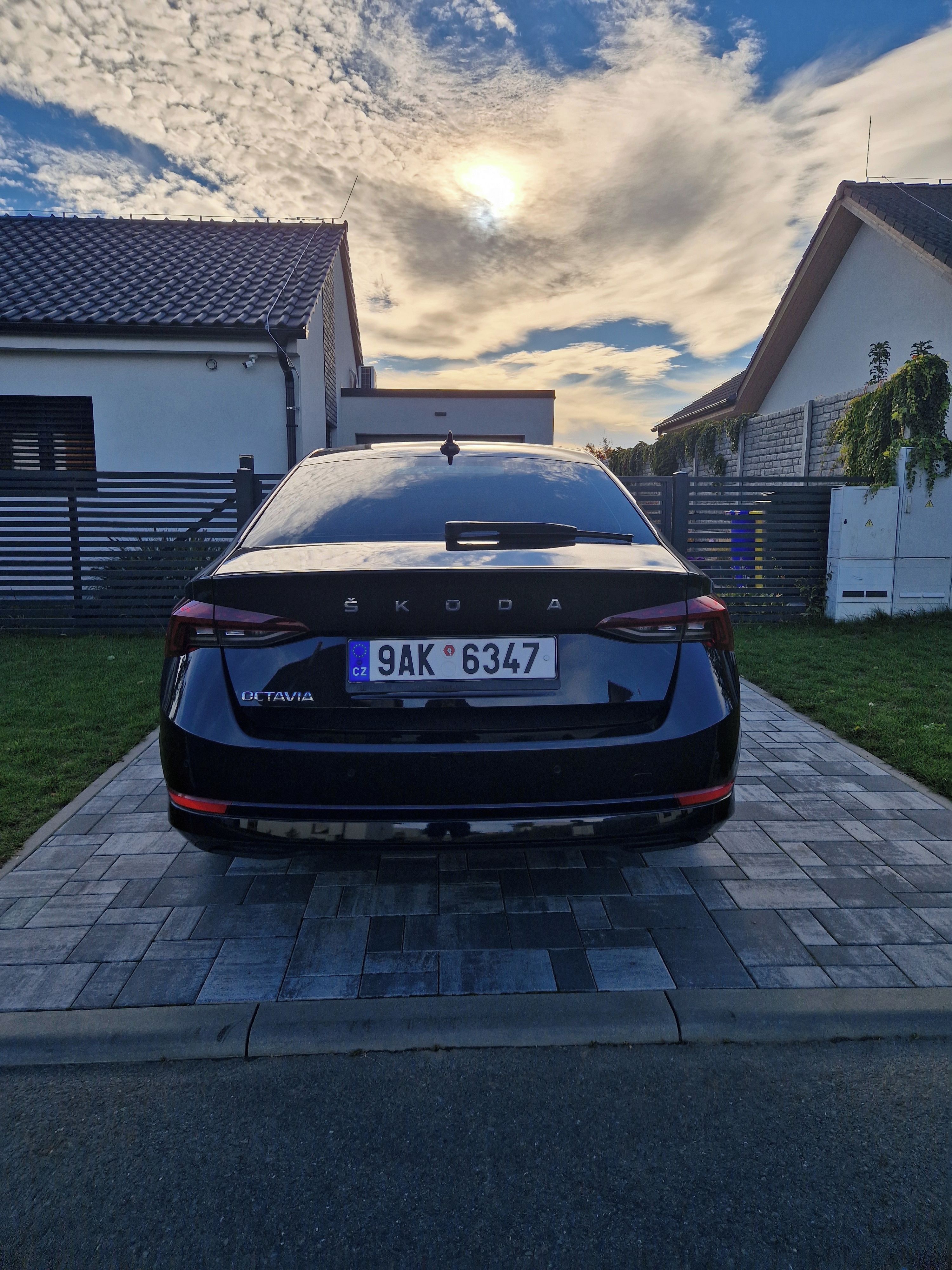 Škoda Octavia, 2.0 TDI 110kw DSG Style !!! - fotka 5