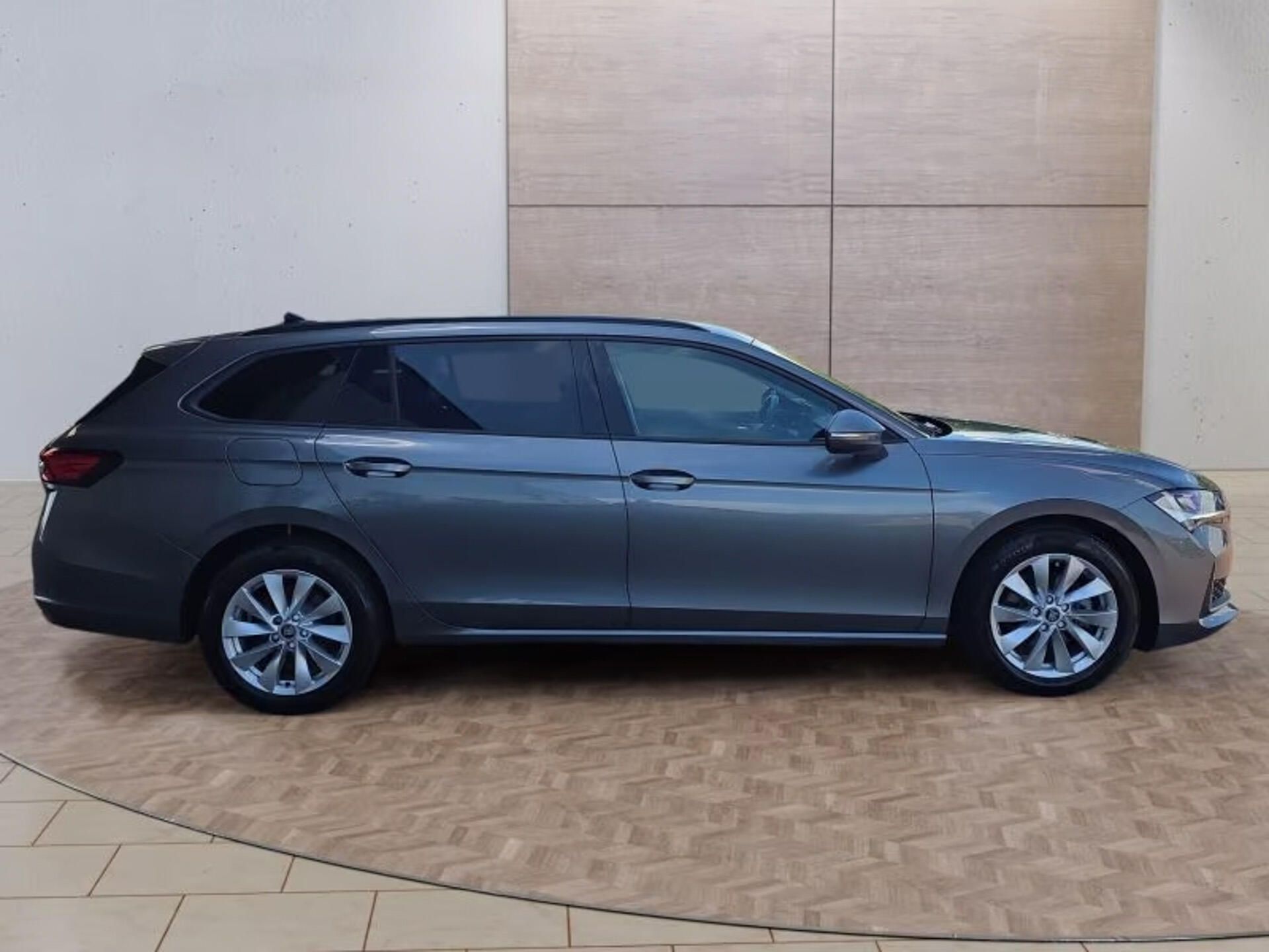 Škoda Superb, TDI DCC Kamera ACC - fotka 4
