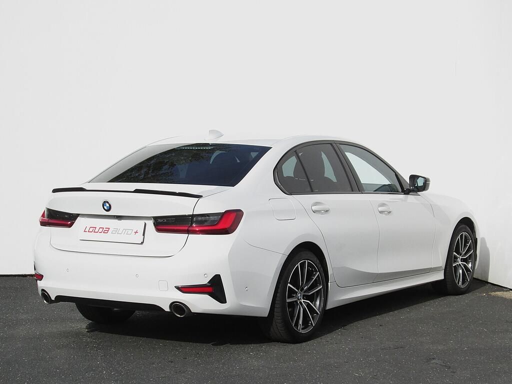 BMW Řada 3, 2.0 320i AT 135 kW - fotka 2