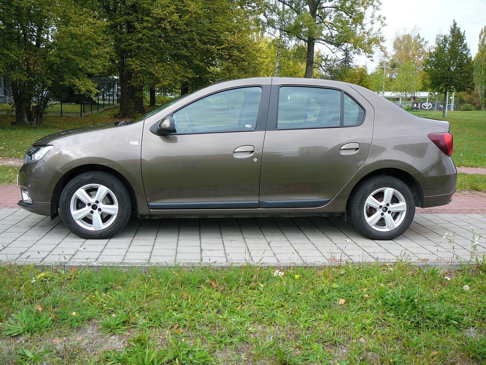 Dacia Logan, 1.0SCe 1MAJ ČR 70000KM!!! - fotka 3