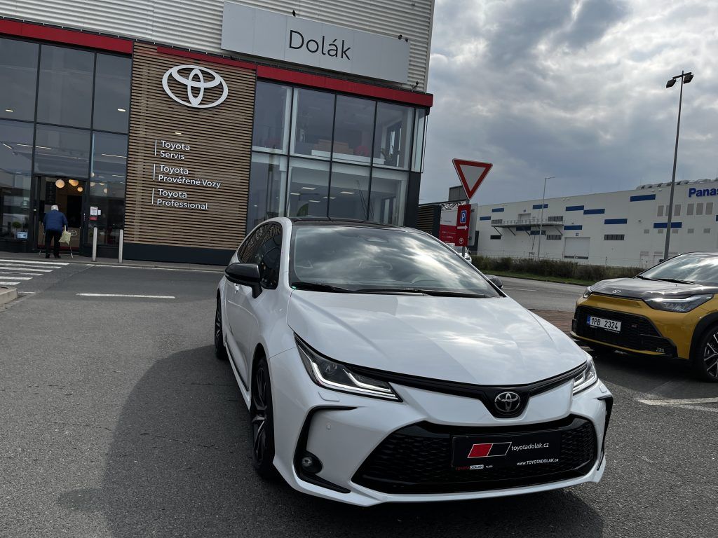 Toyota Corolla, 1.8Hybrid GR Sport ODBĚR IHNED