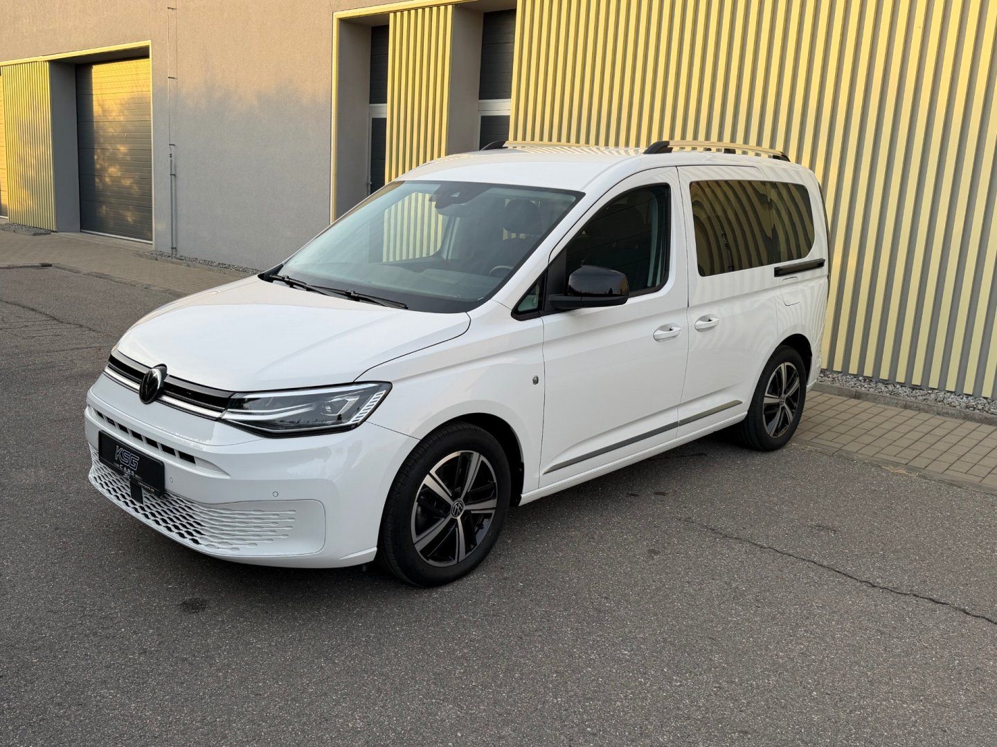 Volkswagen Caddy, 2.0TDi 90kW DSG! STYLE! Tažné - fotka 2