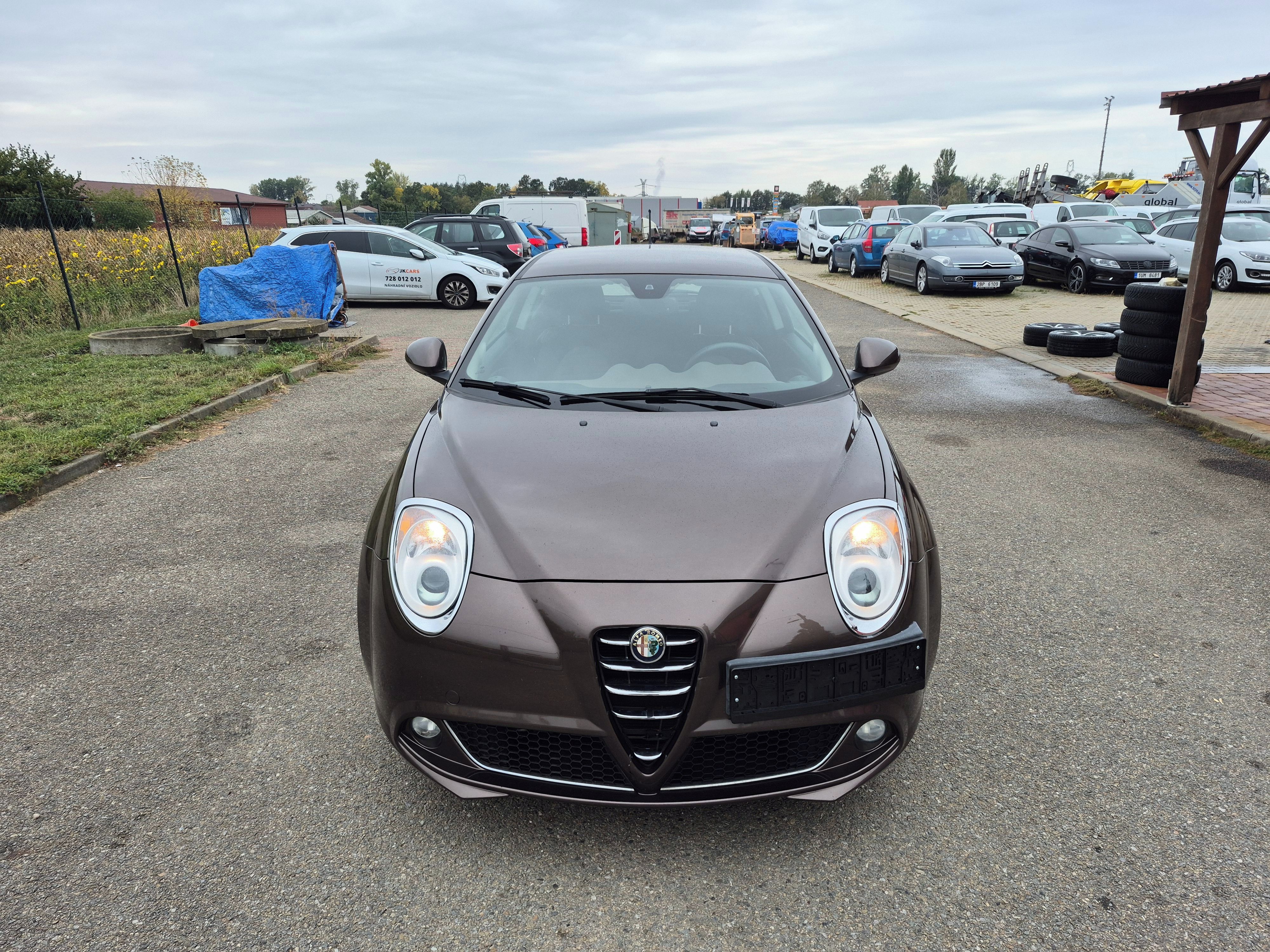 Alfa Romeo MiTo, 1,4i, 57kW, 1.maj, serviska - fotka 2
