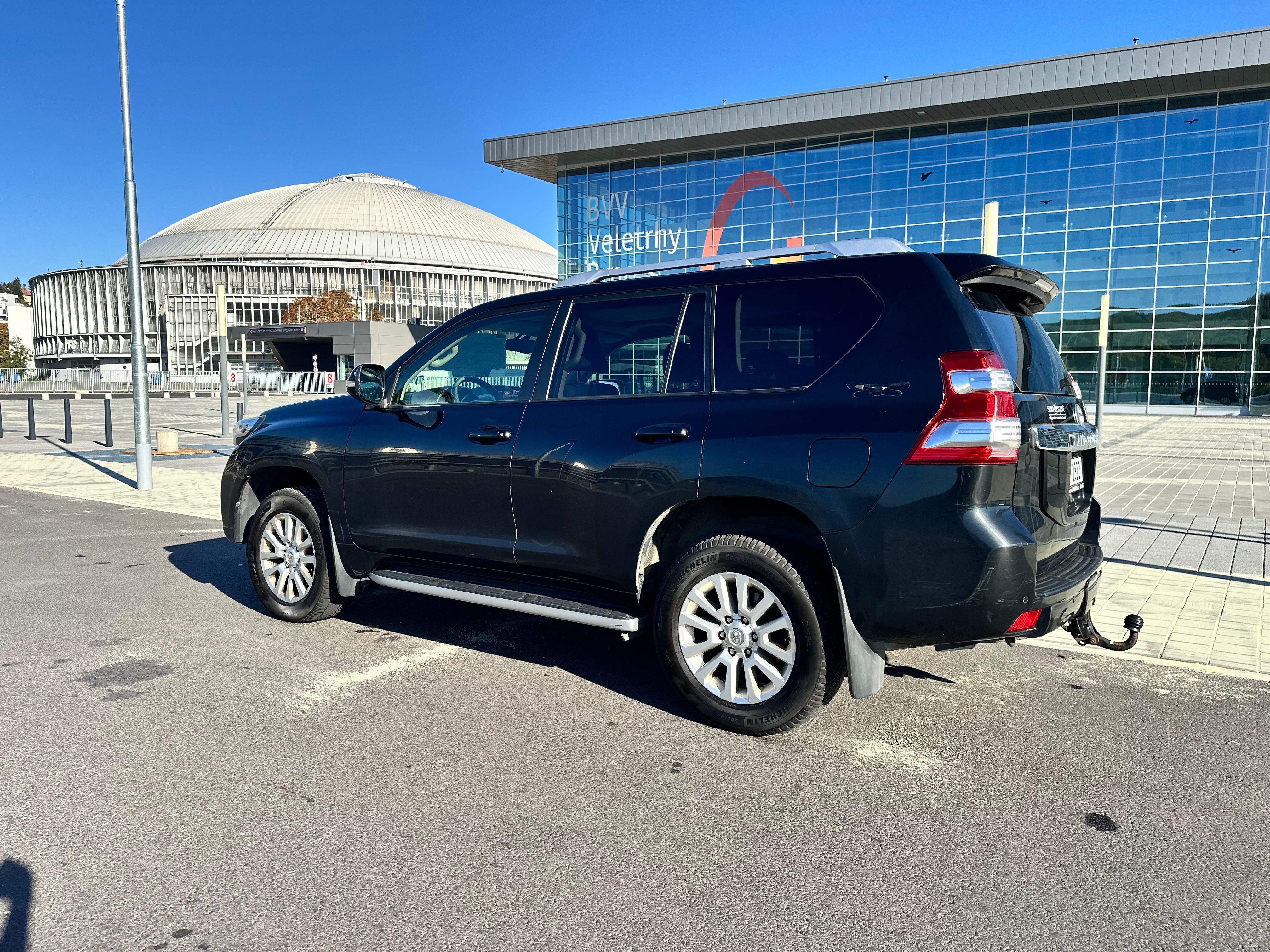 Toyota Land Cruiser 150, 3.0 D-4D, s vestavbou na spaní - fotka 3